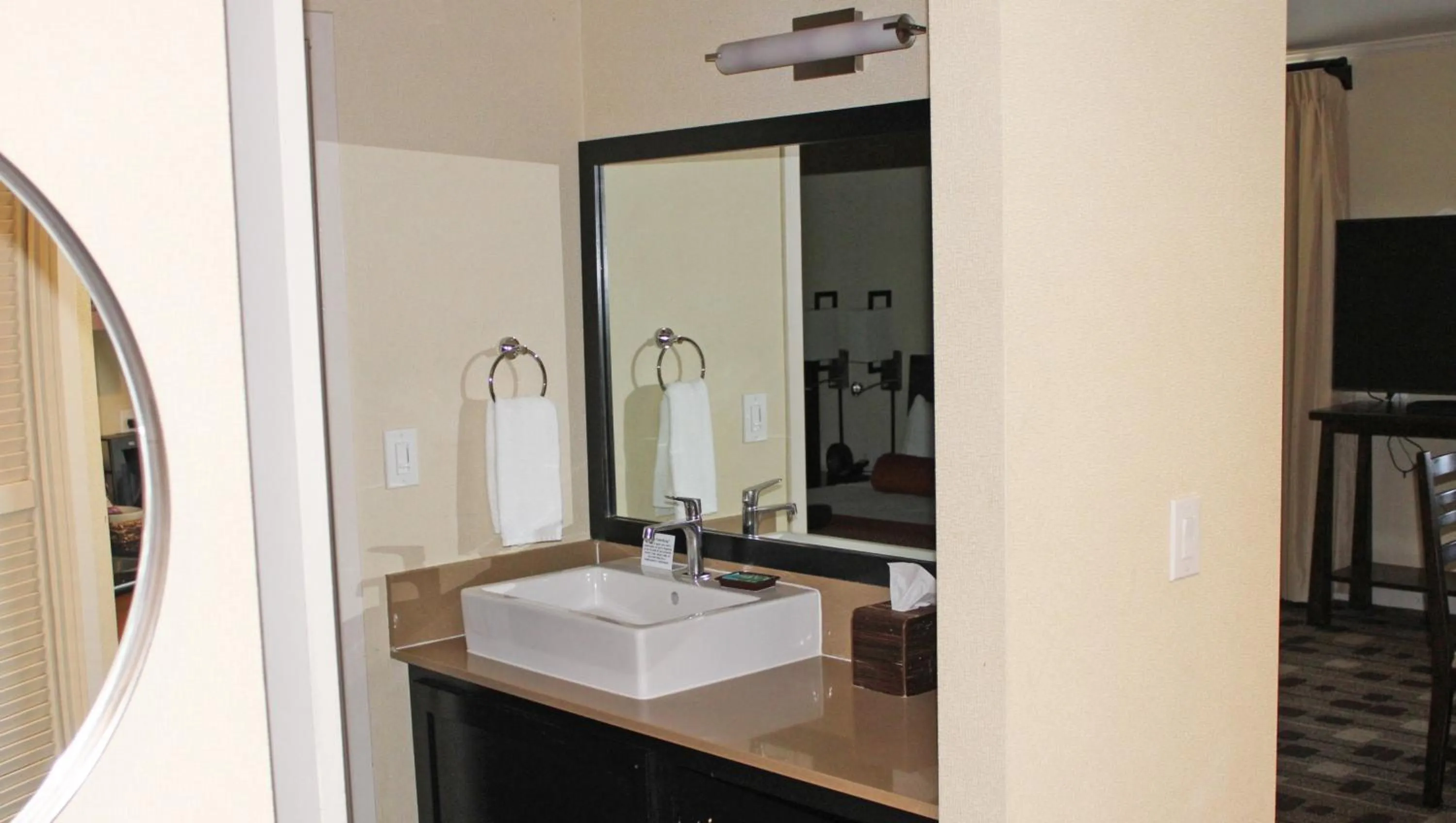 Bathroom in The Zen Hotel Palo Alto