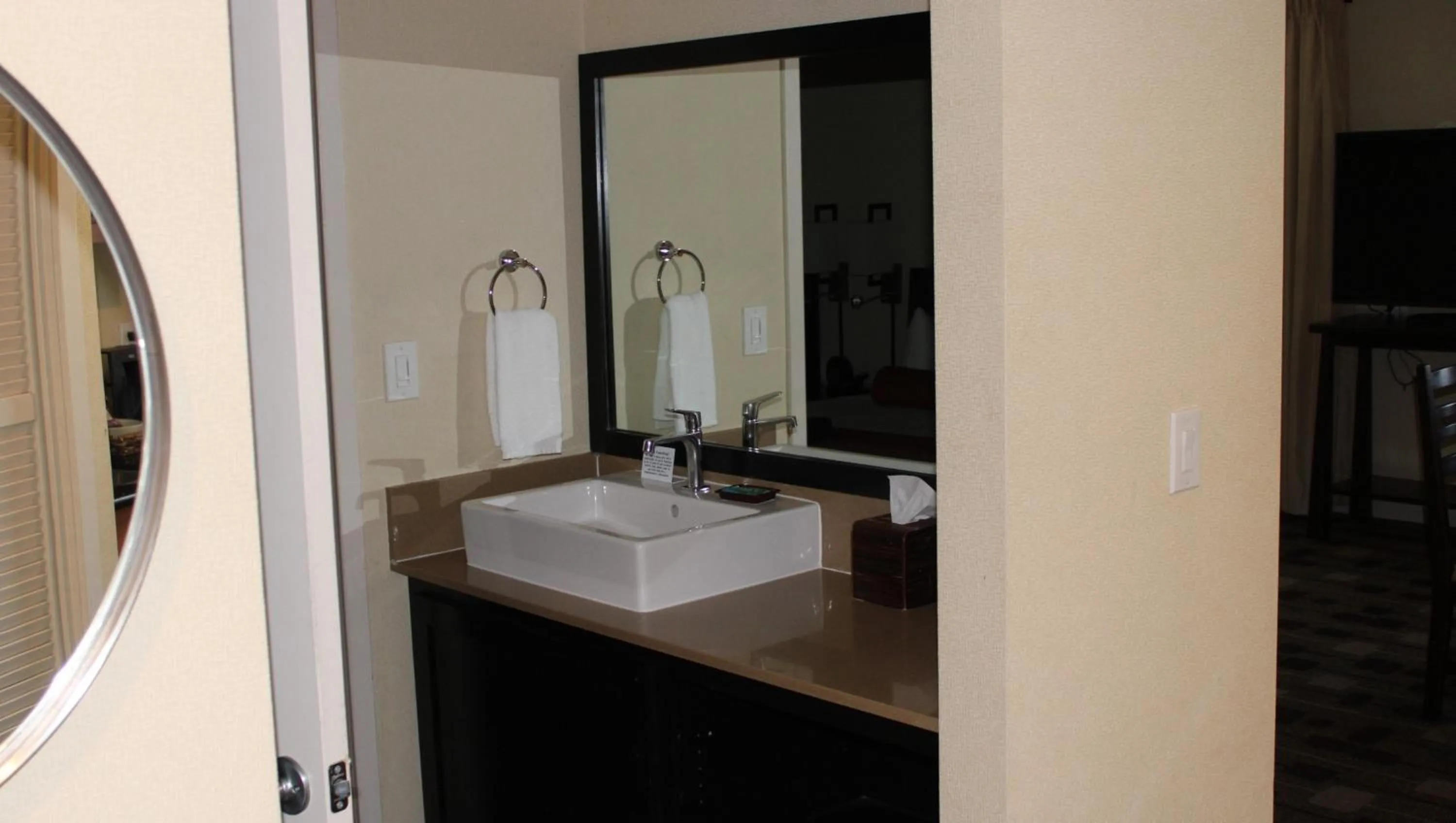 Bathroom in The Zen Hotel Palo Alto