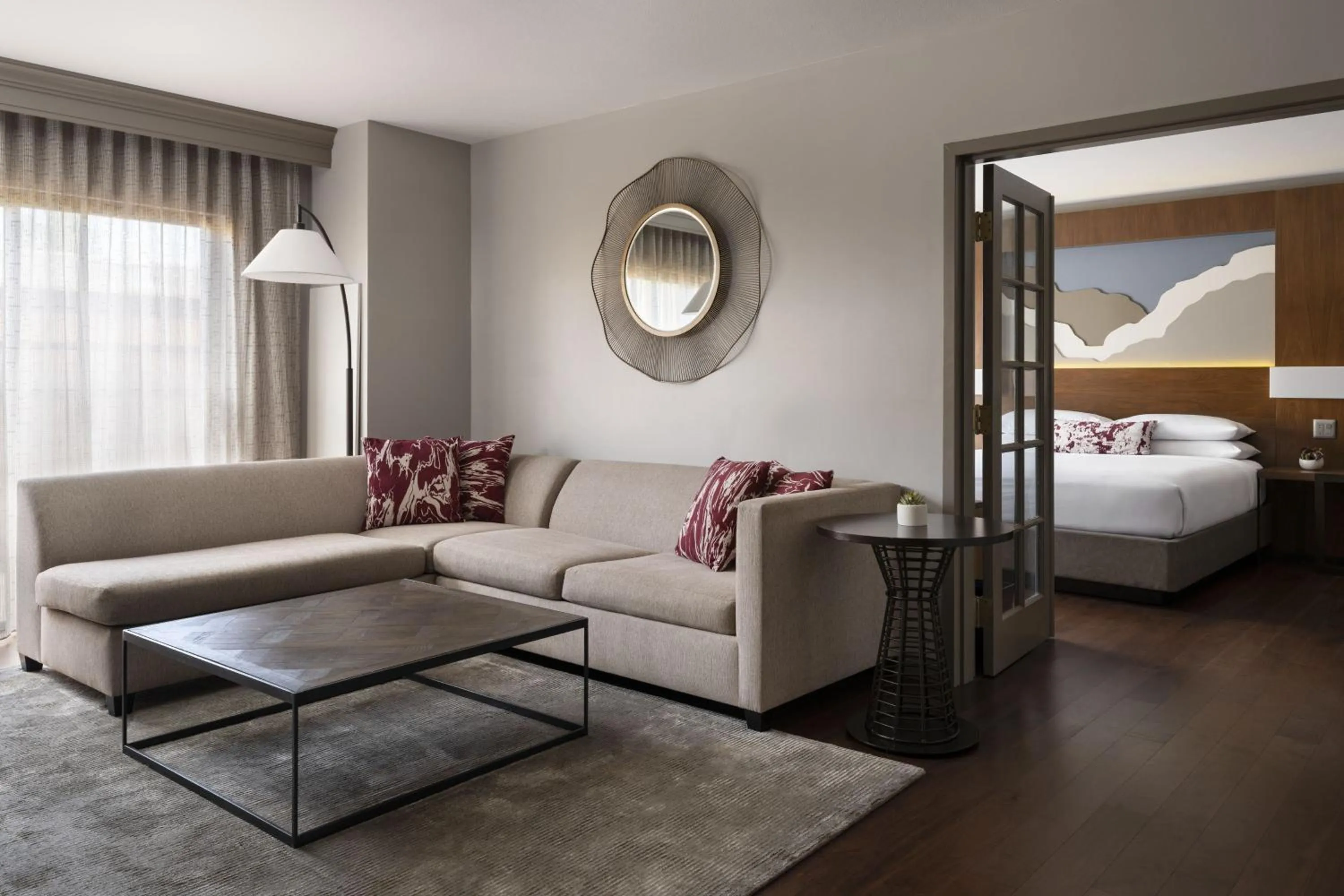 Living room, Bed in Napa Valley Marriott Hotel & Spa