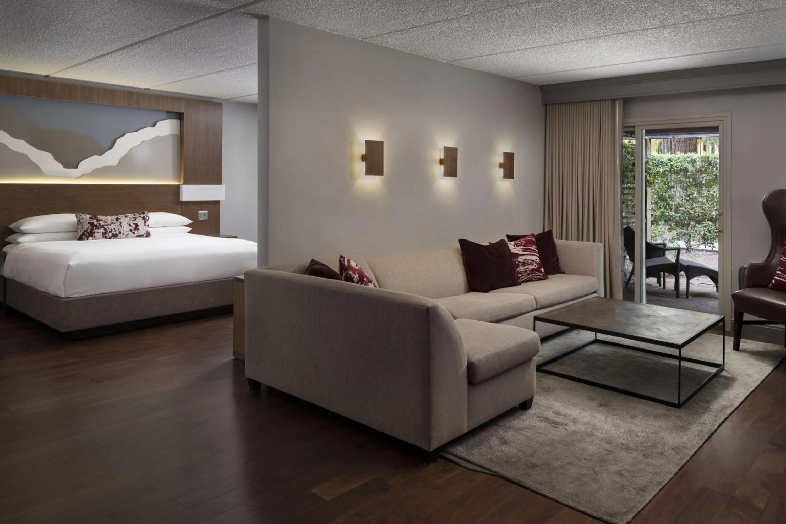 Photo of the whole room, Bed in Napa Valley Marriott Hotel & Spa