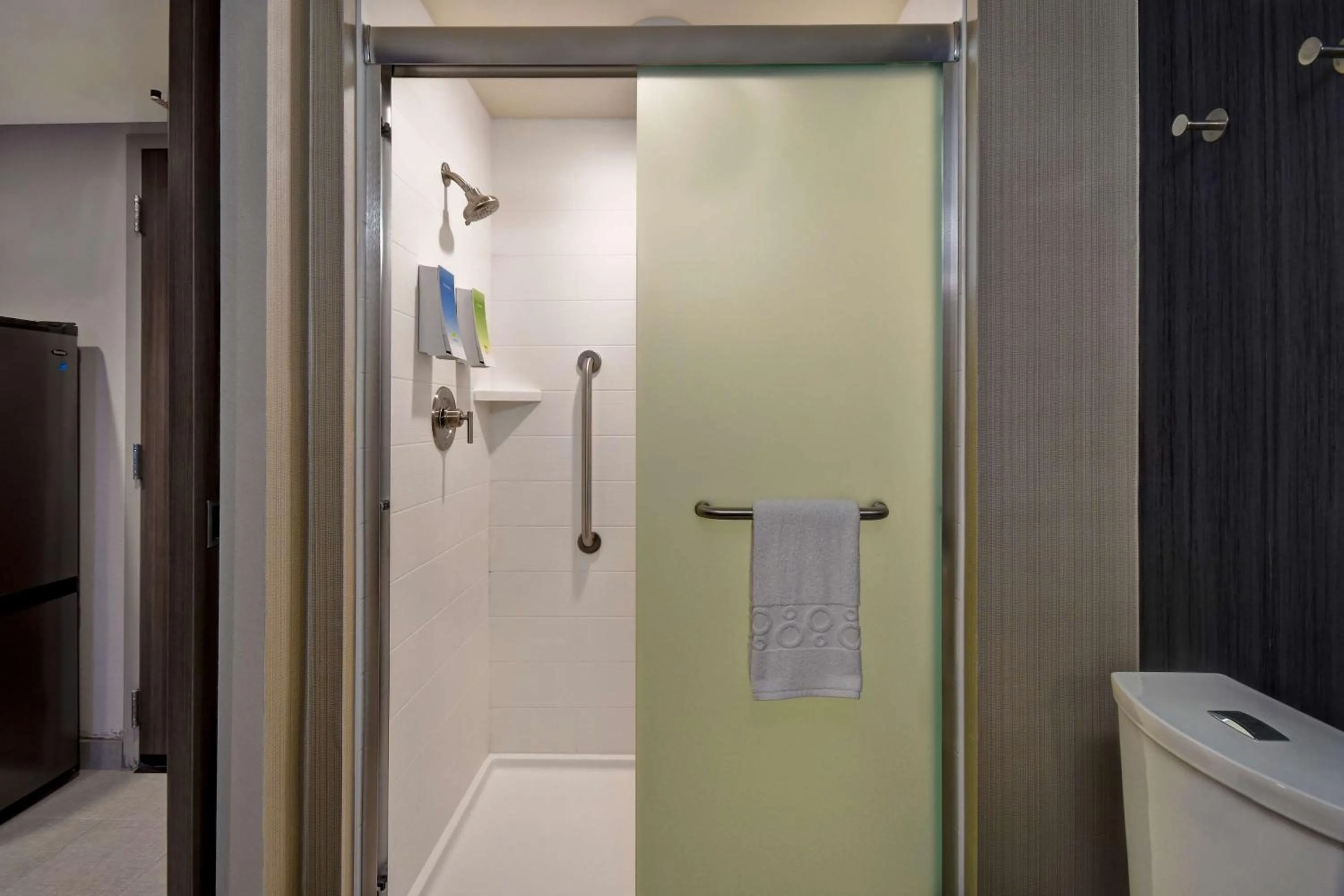 Bathroom in Home2 Suites By Hilton Bowling Green, Oh