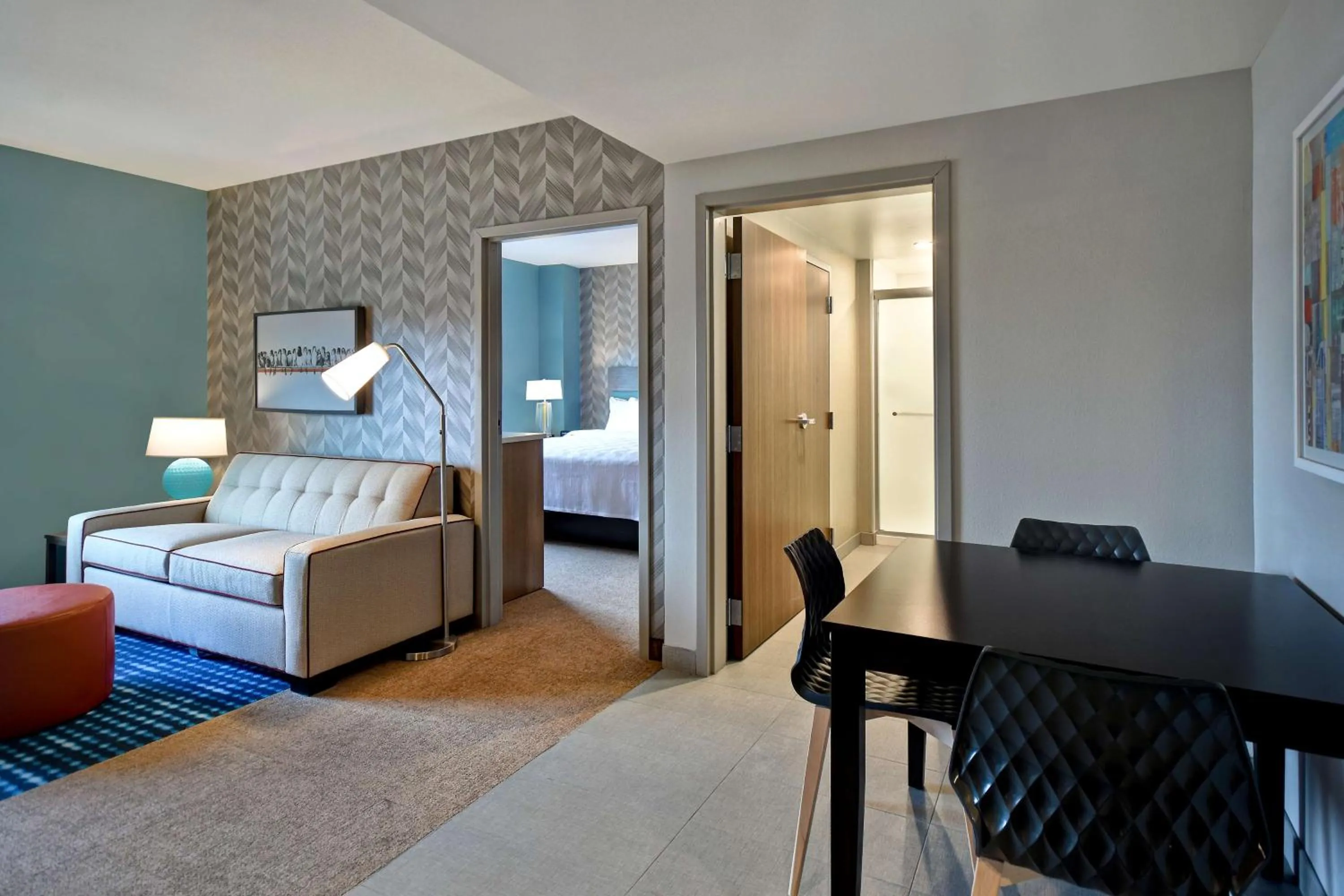 Living room, Bed in Home2 Suites By Hilton Bowling Green, Oh