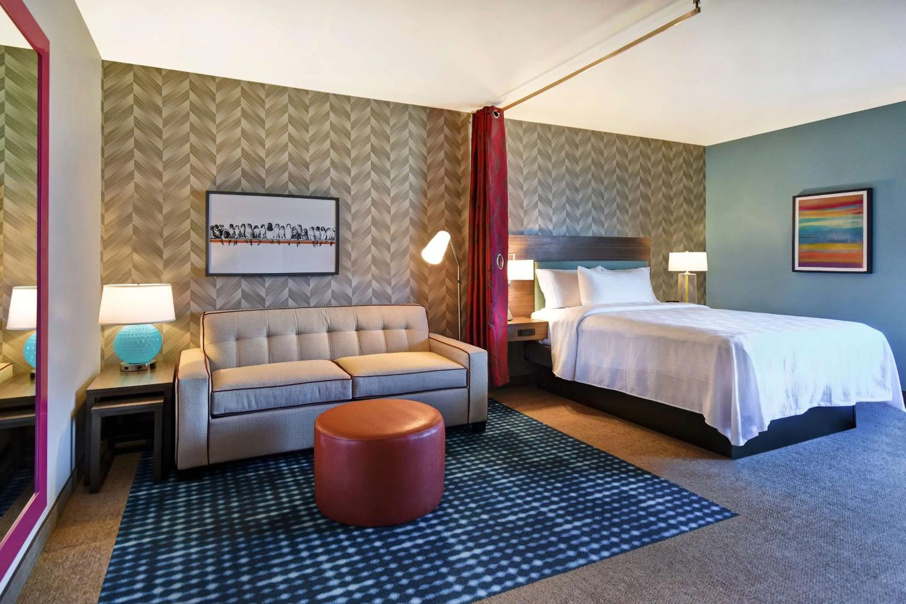 Living room, Bed in Home2 Suites By Hilton Bowling Green, Oh