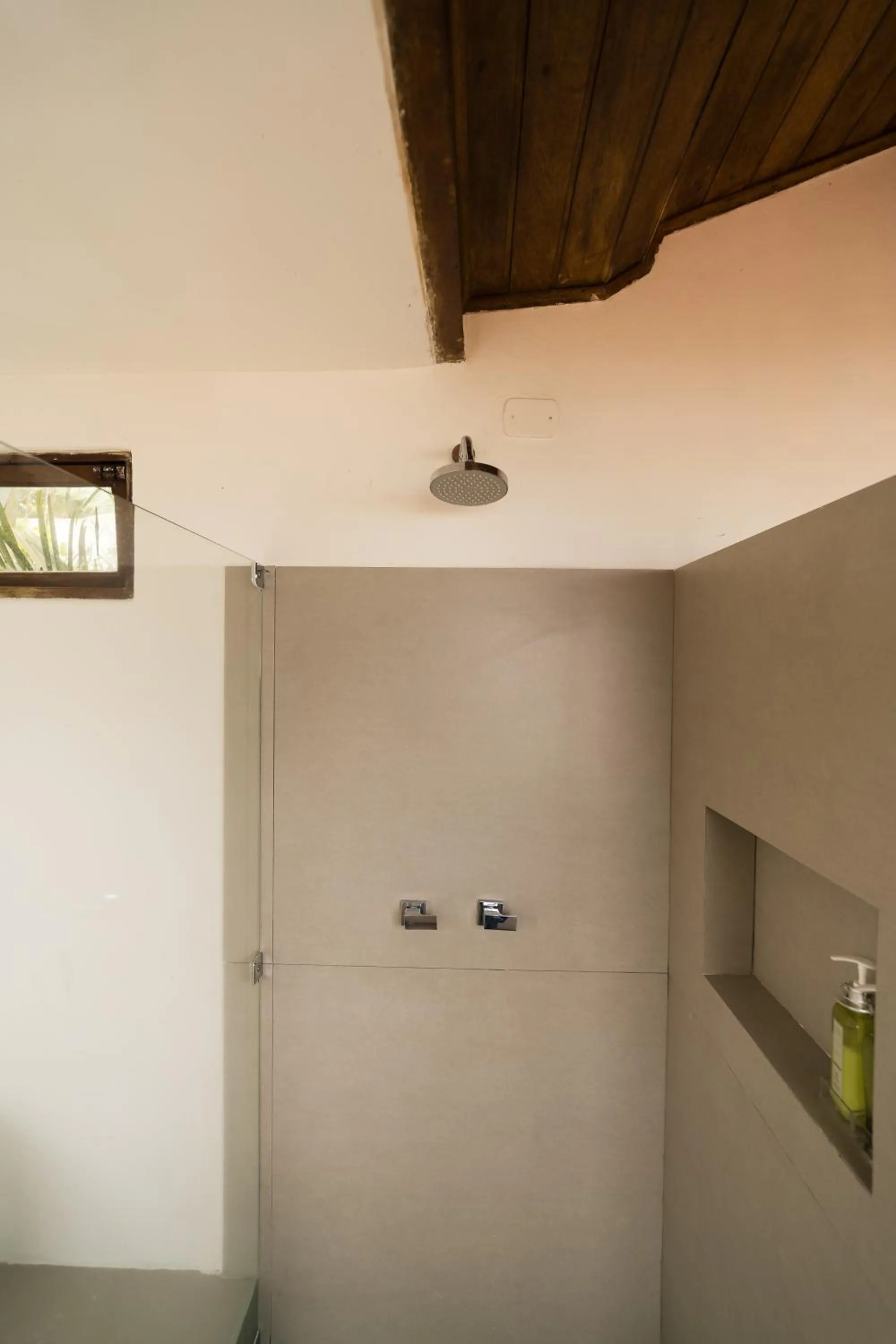 Shower in Beijo do Vento Pousada