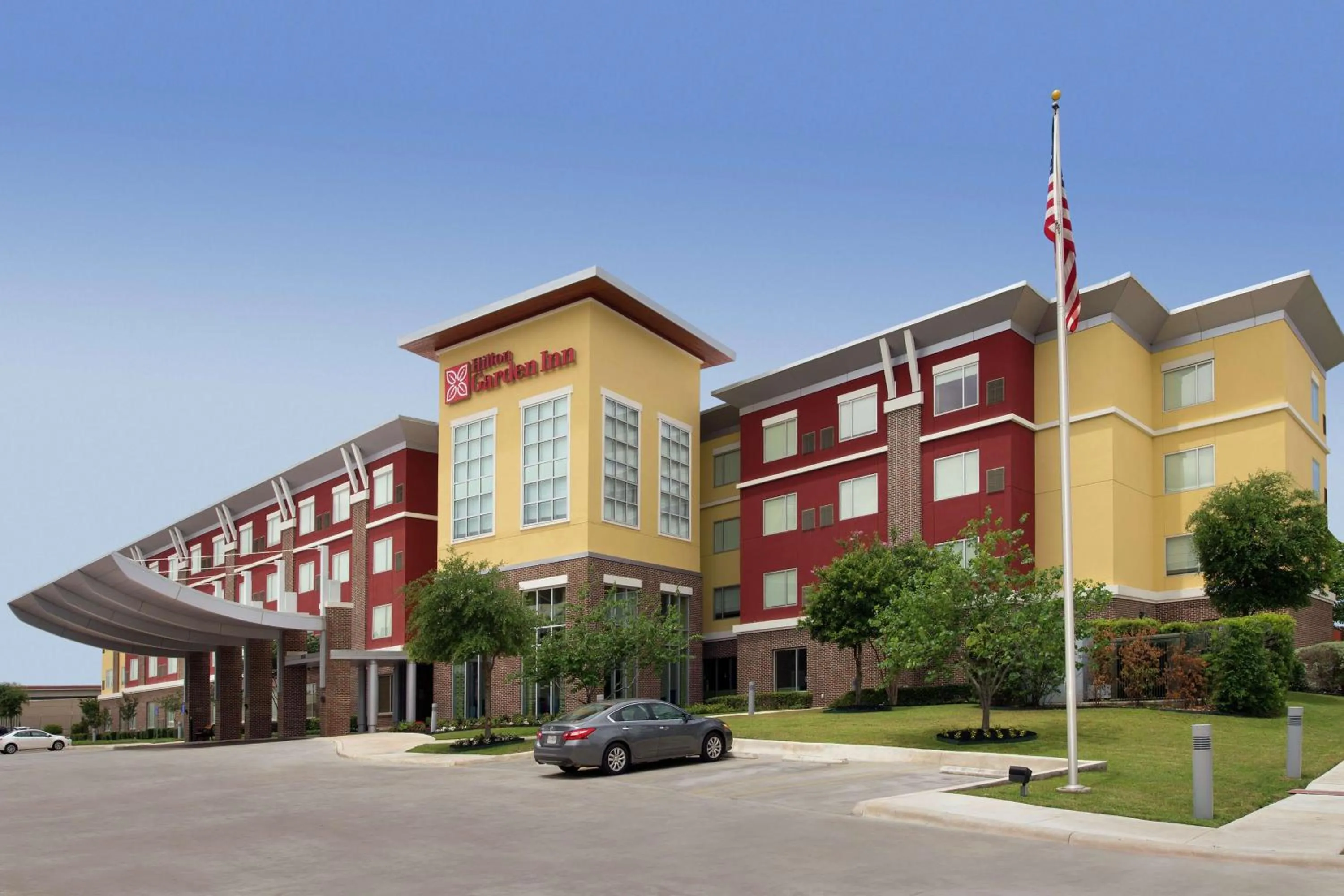 Property building in Hilton Garden Inn San Antonio Airport South