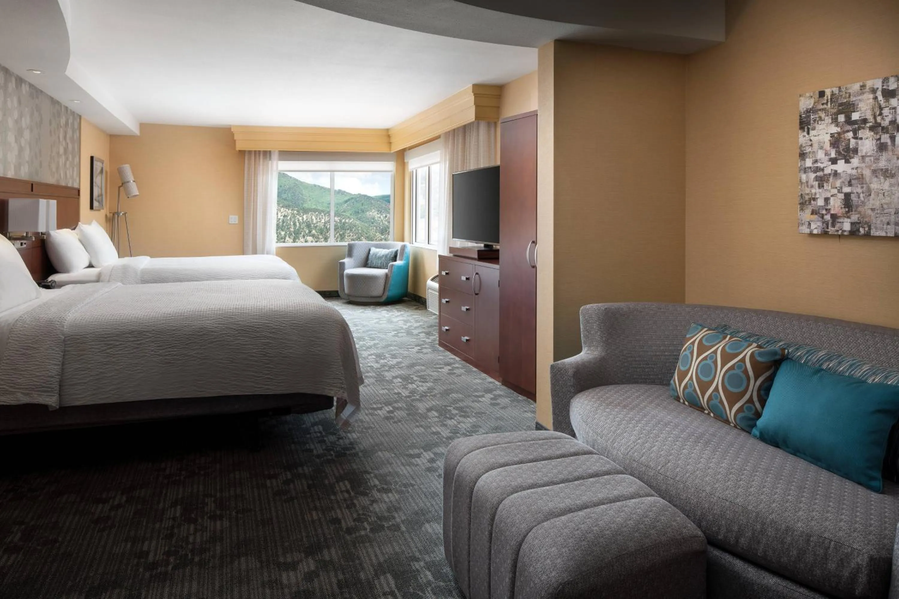 Photo of the whole room, Bed in Courtyard by Marriott Glenwood Springs