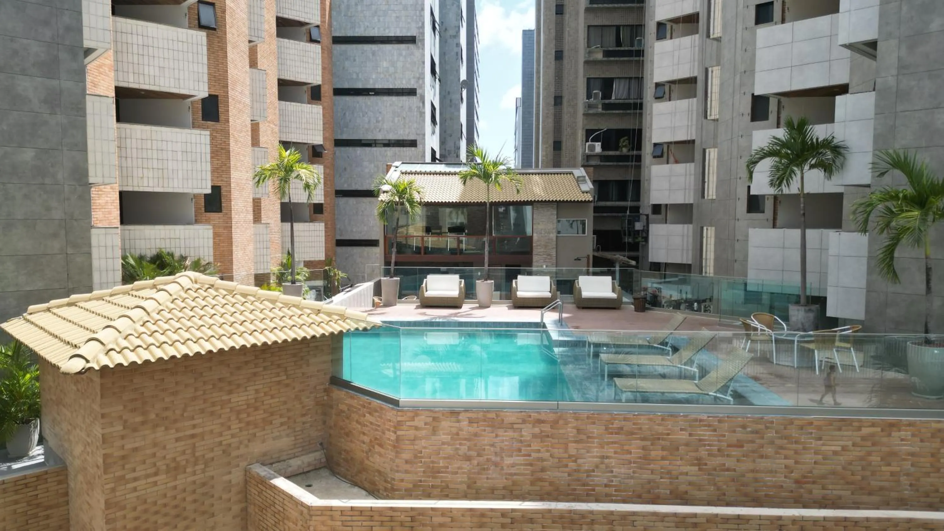 Swimming pool in San Marino Suite Hotel