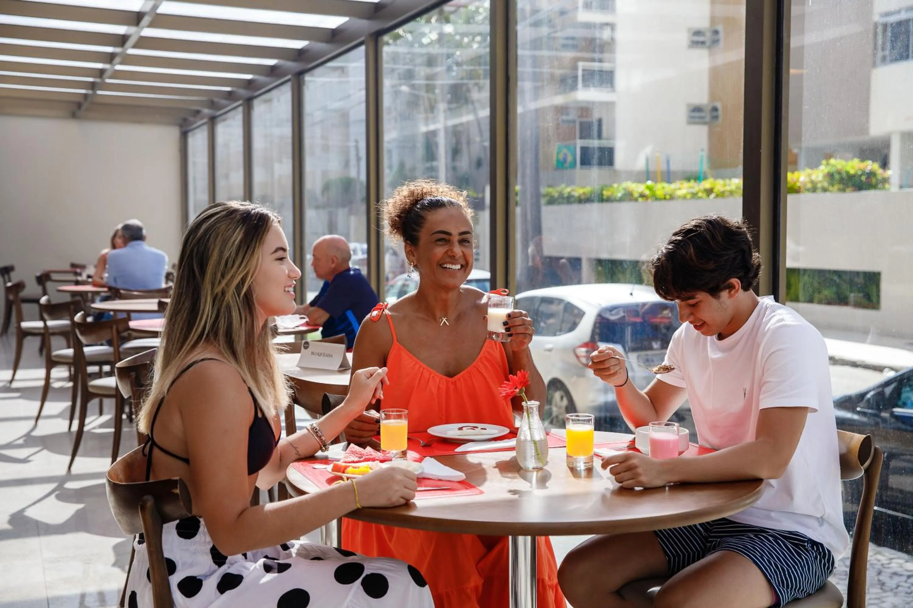 Restaurant/places to eat in San Marino Suite Hotel