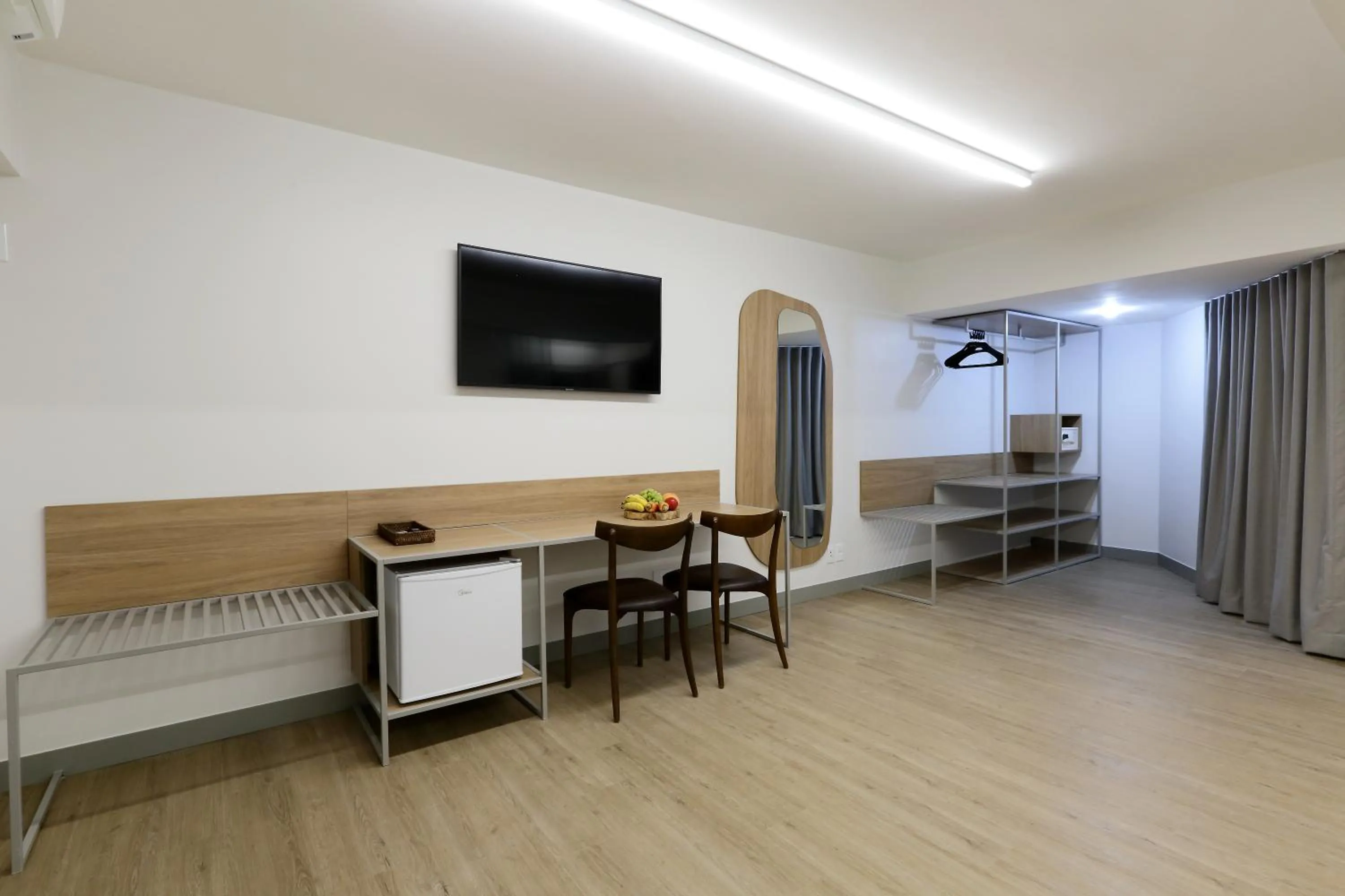 TV and multimedia in San Marino Suite Hotel