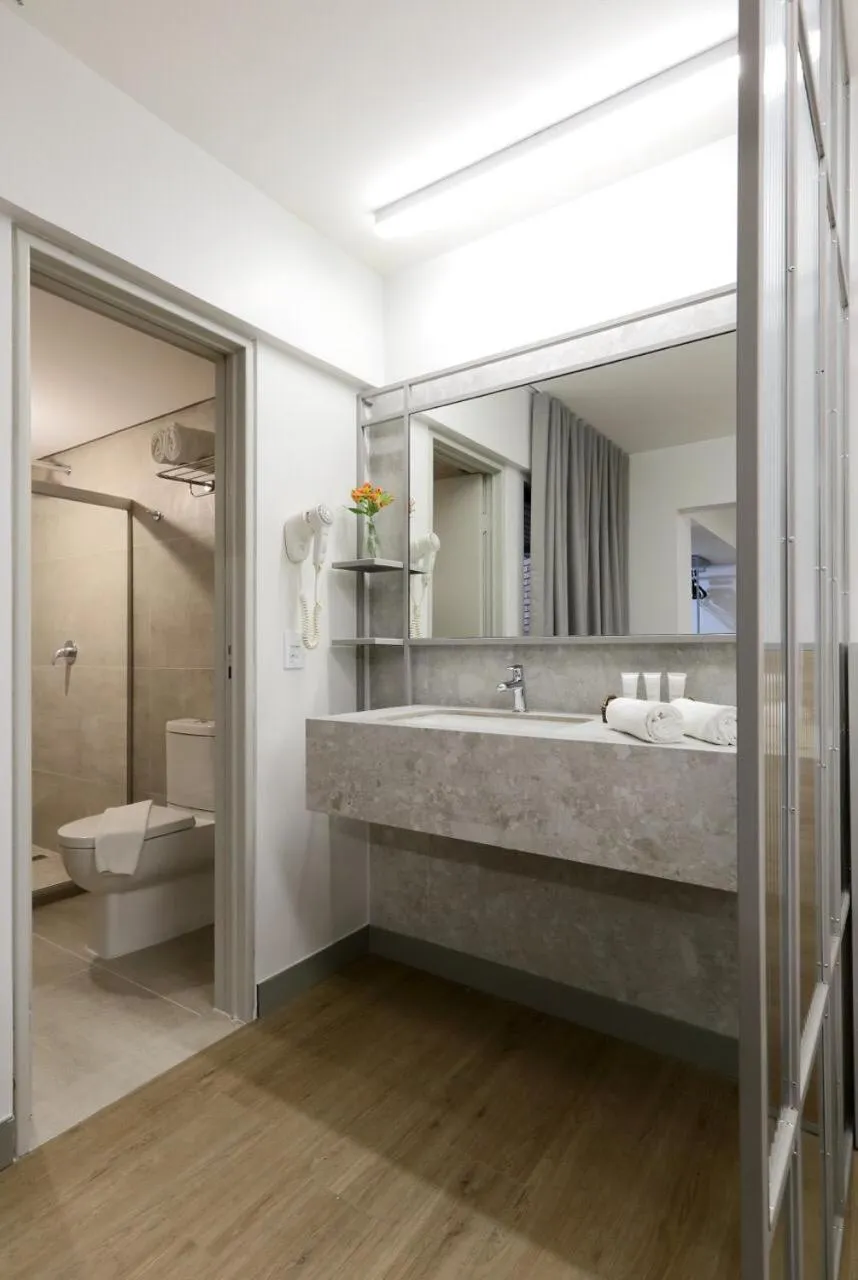 Bathroom in San Marino Suite Hotel