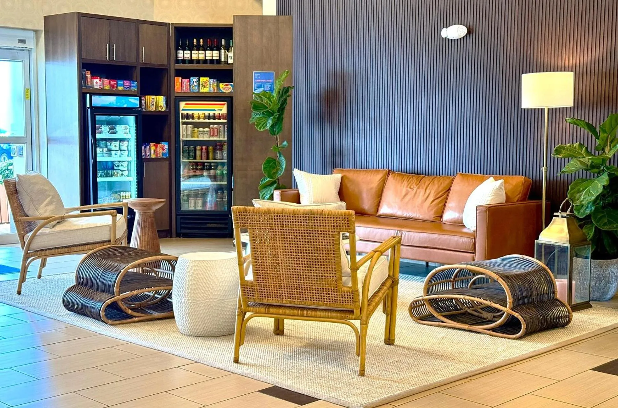 Lobby or reception in Holiday Inn Express & Suites Naples Downtown - 5th Avenue by IHG