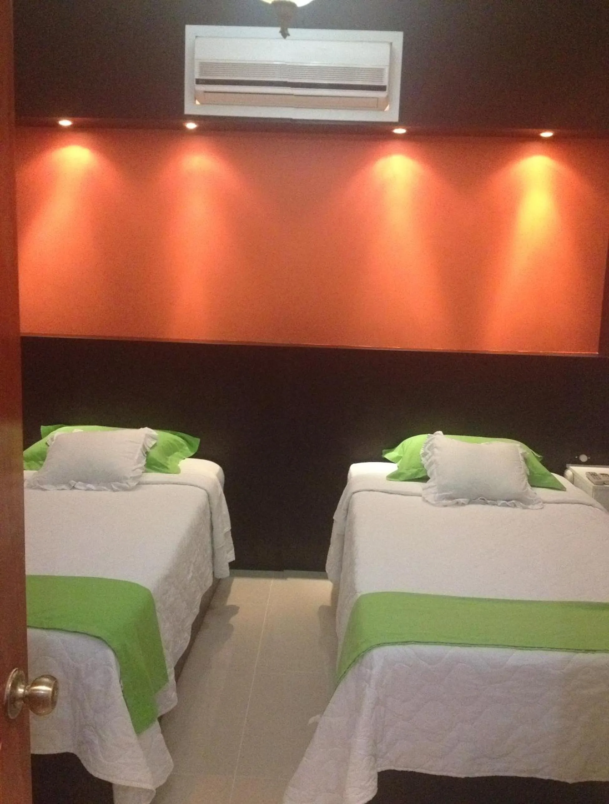 Bed in Hotel San Vicente Galapagos