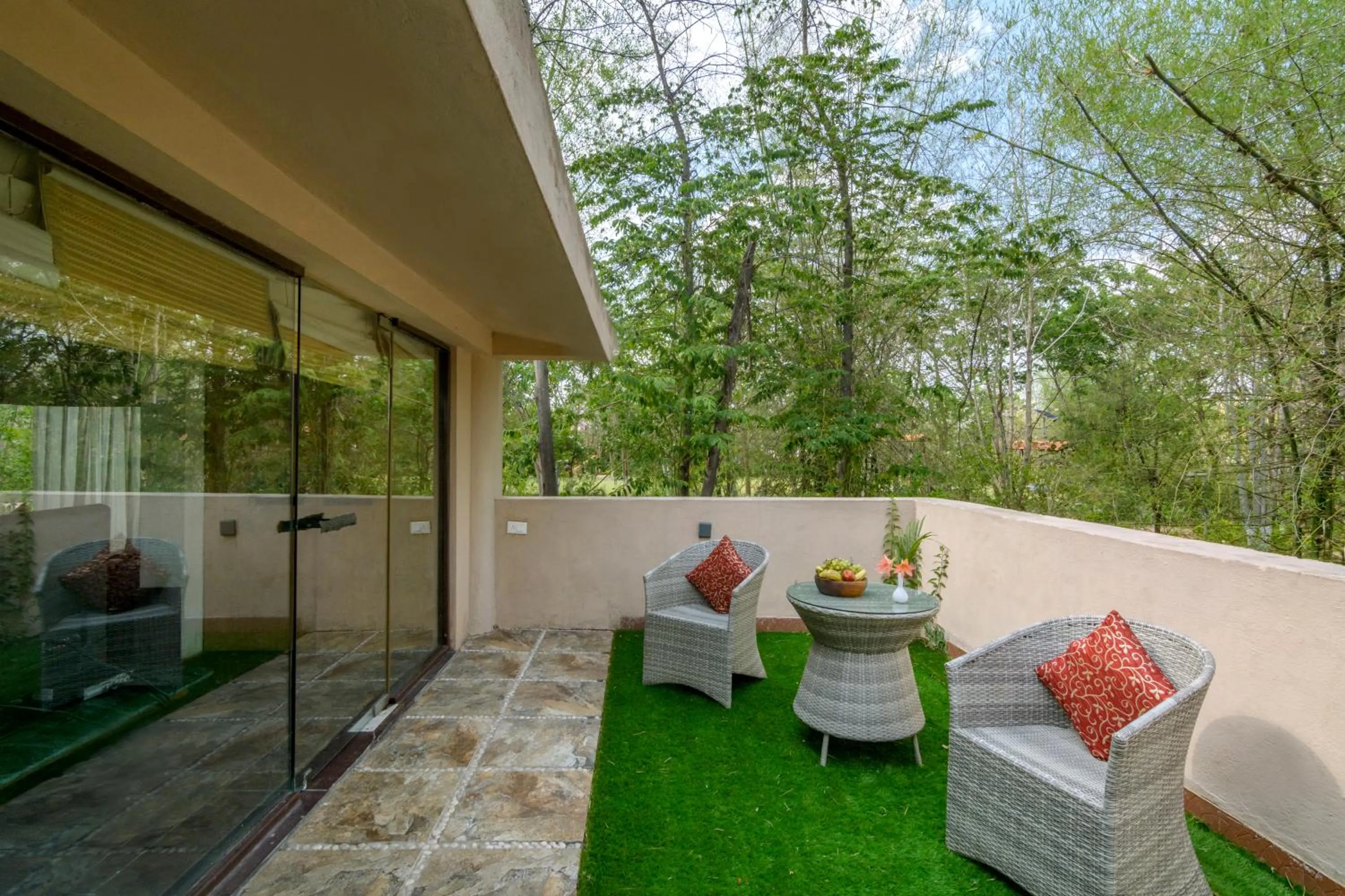 Garden in The Riverwood Forest Retreat Pench