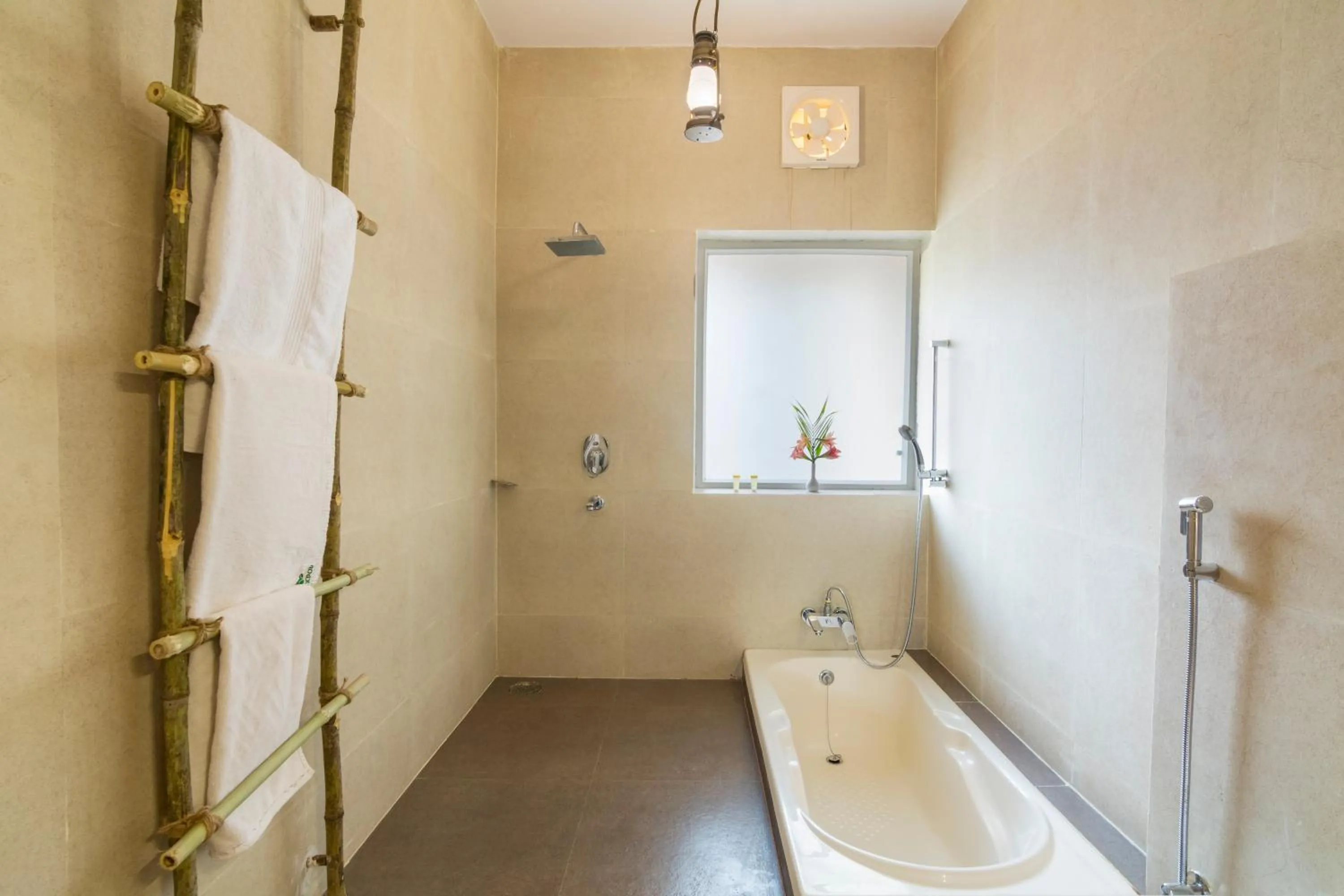 Shower in The Riverwood Forest Retreat Pench