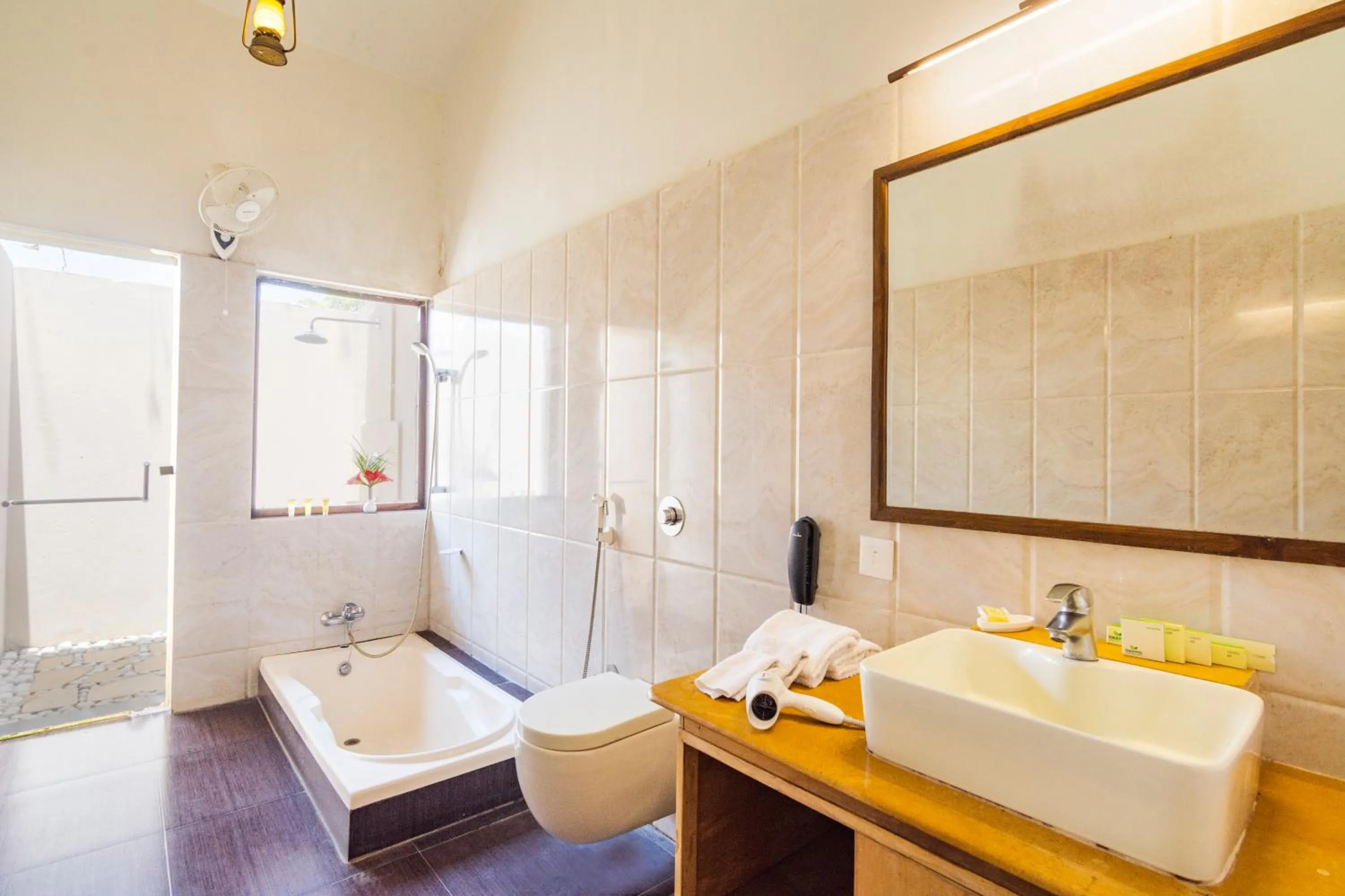 Hot Tub in The Riverwood Forest Retreat Pench