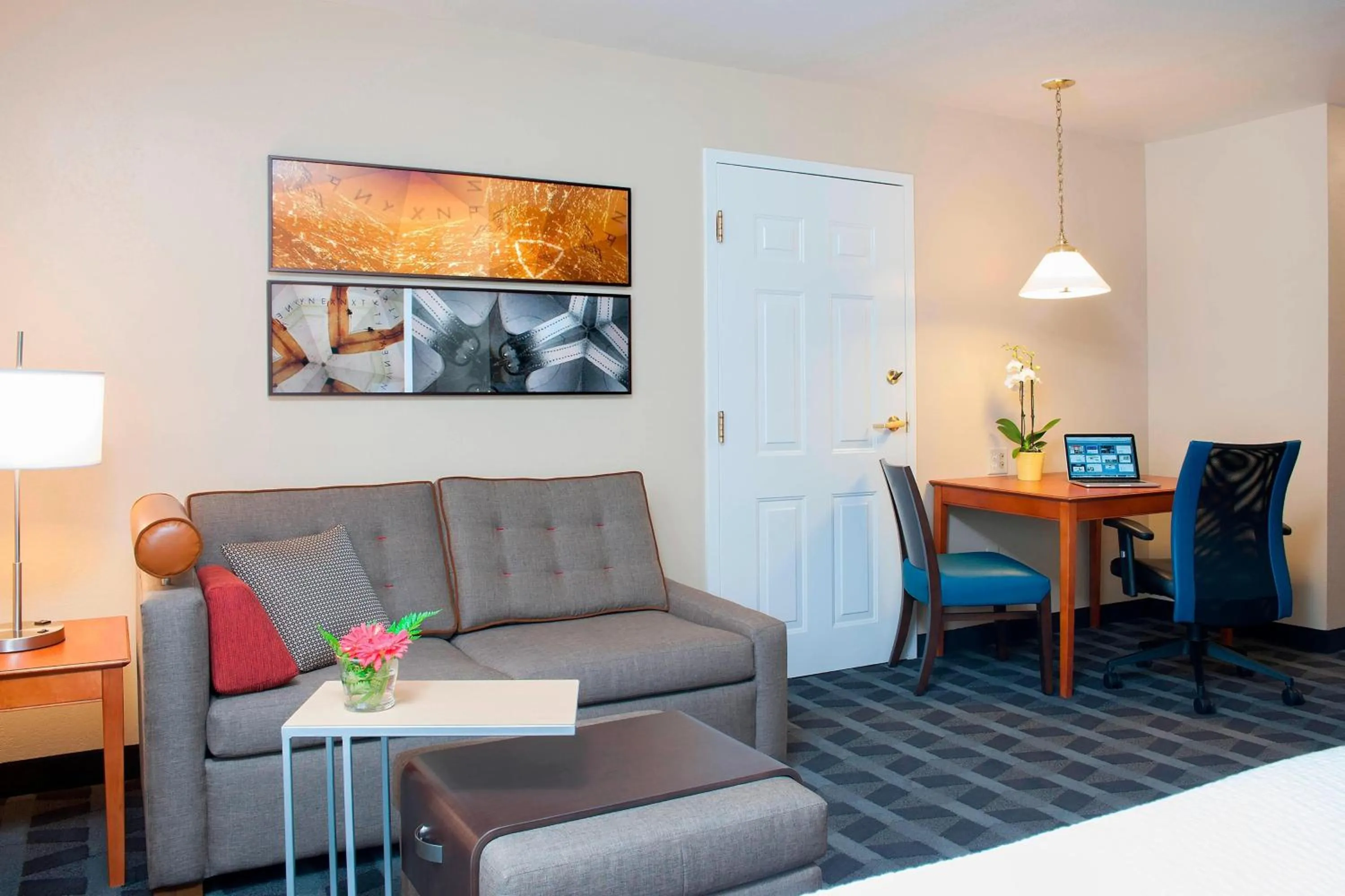 Living room in TownePlace Suites by Marriott Indianapolis - Keystone