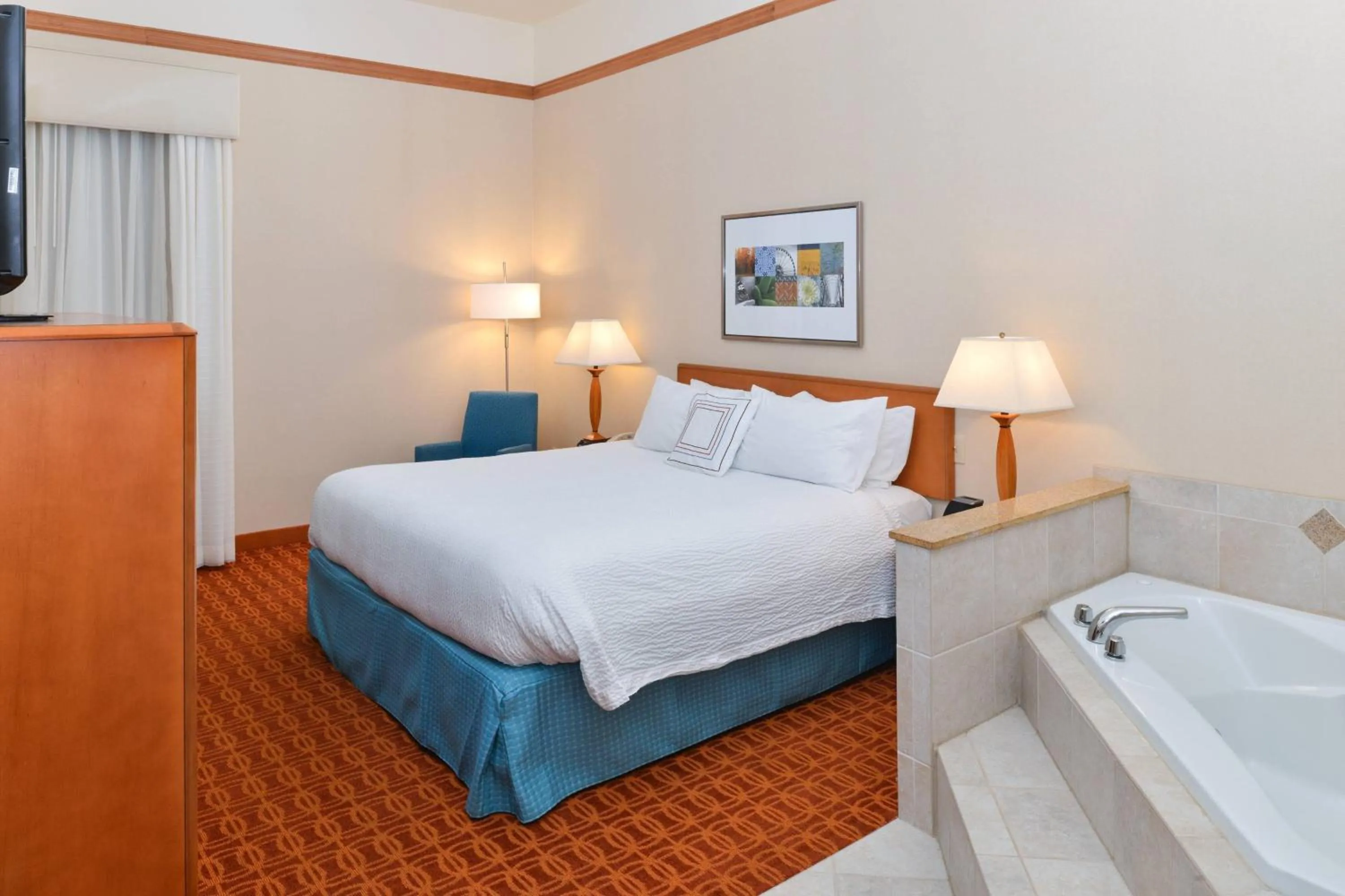 Swimming pool, Bed in Fairfield Inn and Suites by Marriott Elk Grove