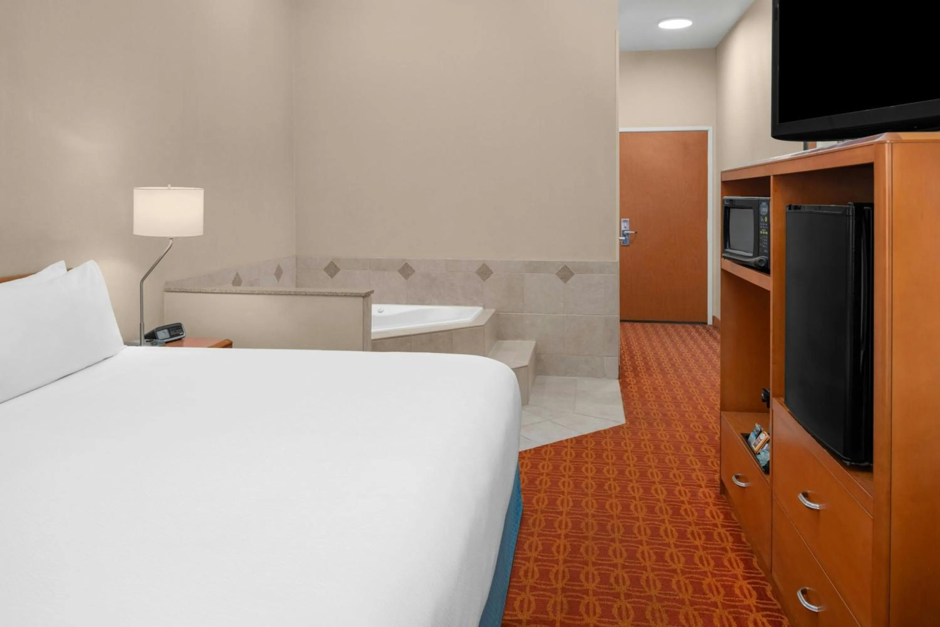 Photo of the whole room, Bed in Fairfield Inn and Suites by Marriott Elk Grove