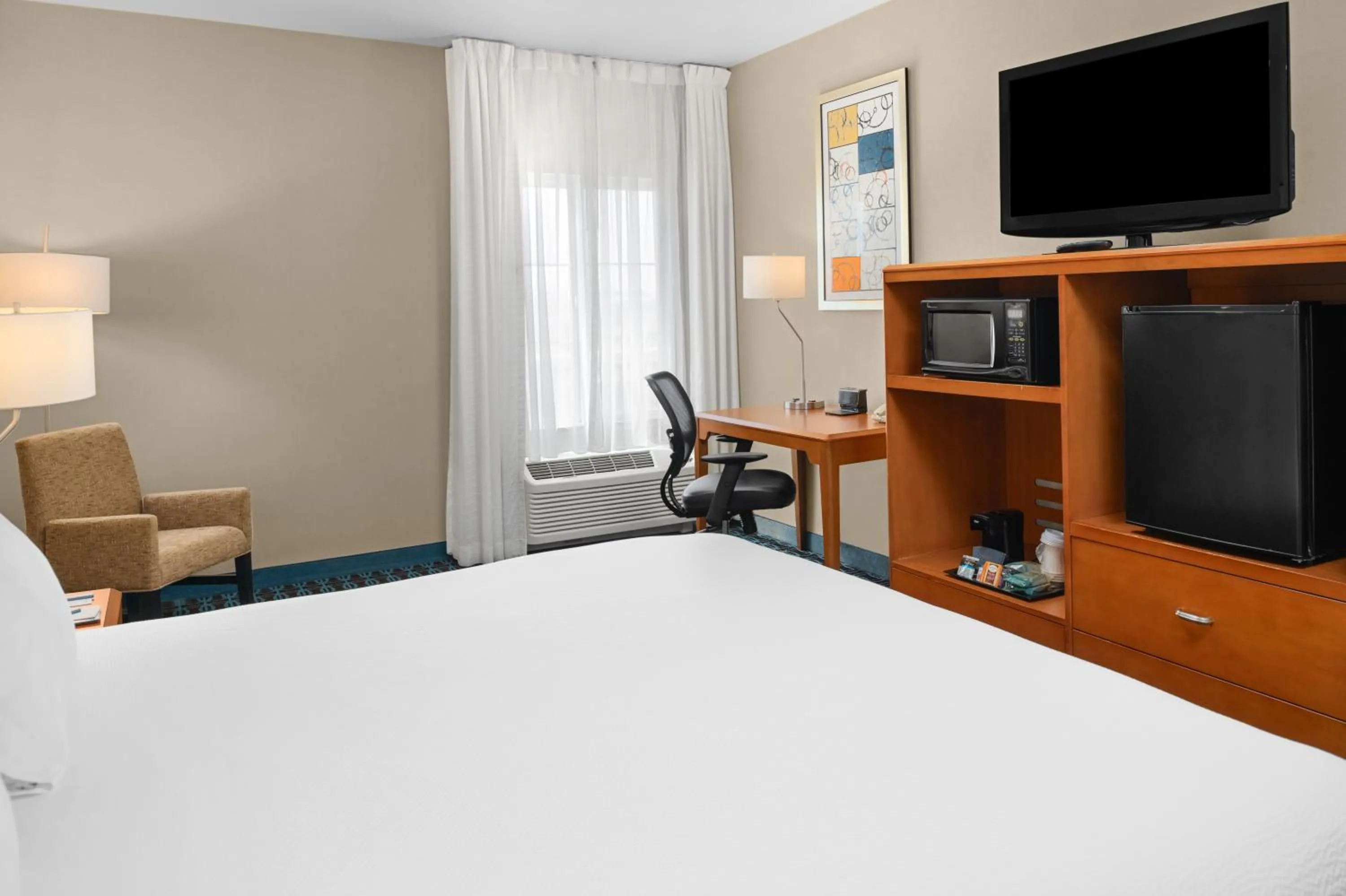 Photo of the whole room, Bed in Fairfield Inn and Suites by Marriott Elk Grove