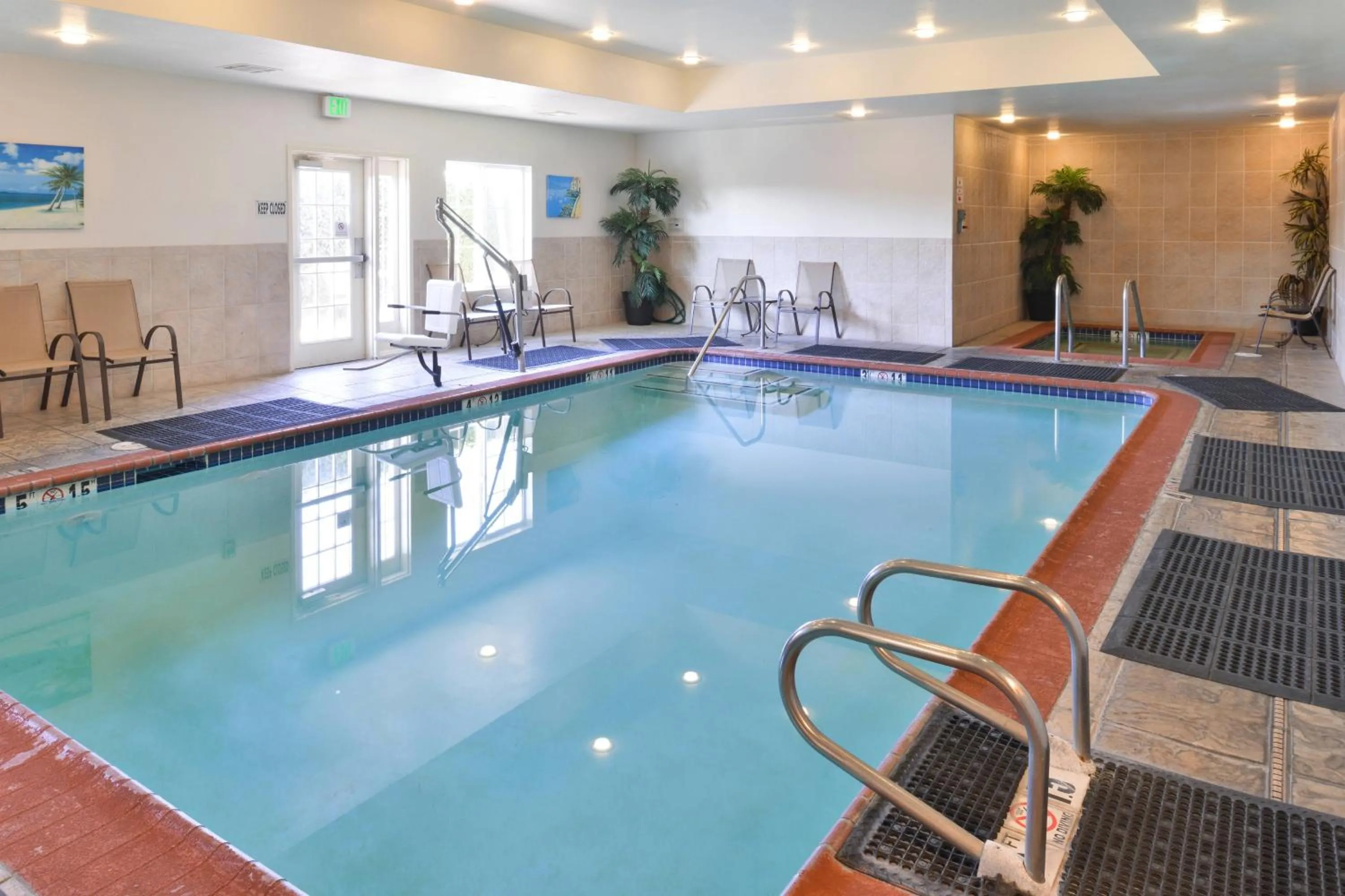 Swimming pool in Fairfield Inn and Suites by Marriott Elk Grove
