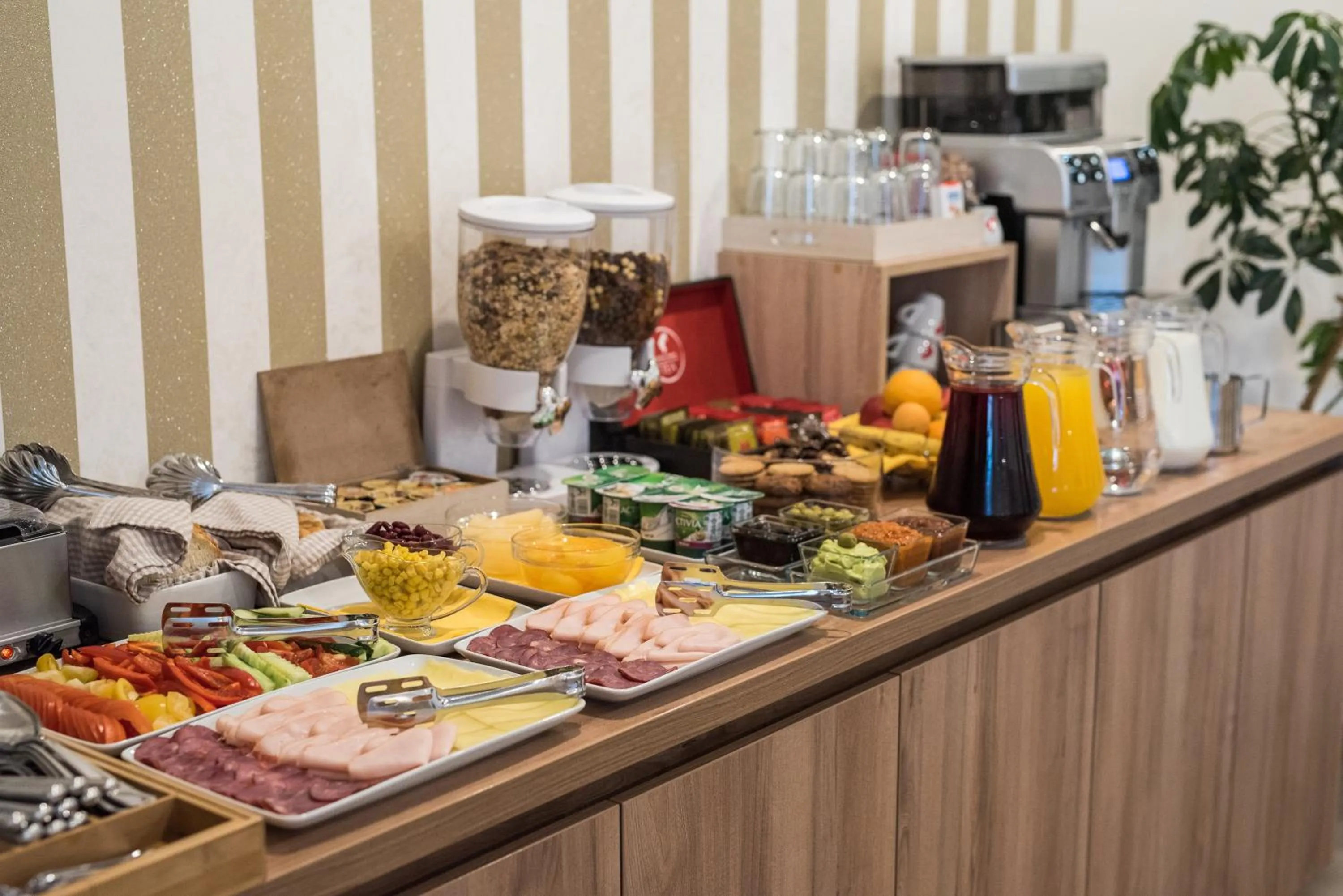 Buffet breakfast in Pensiunea David