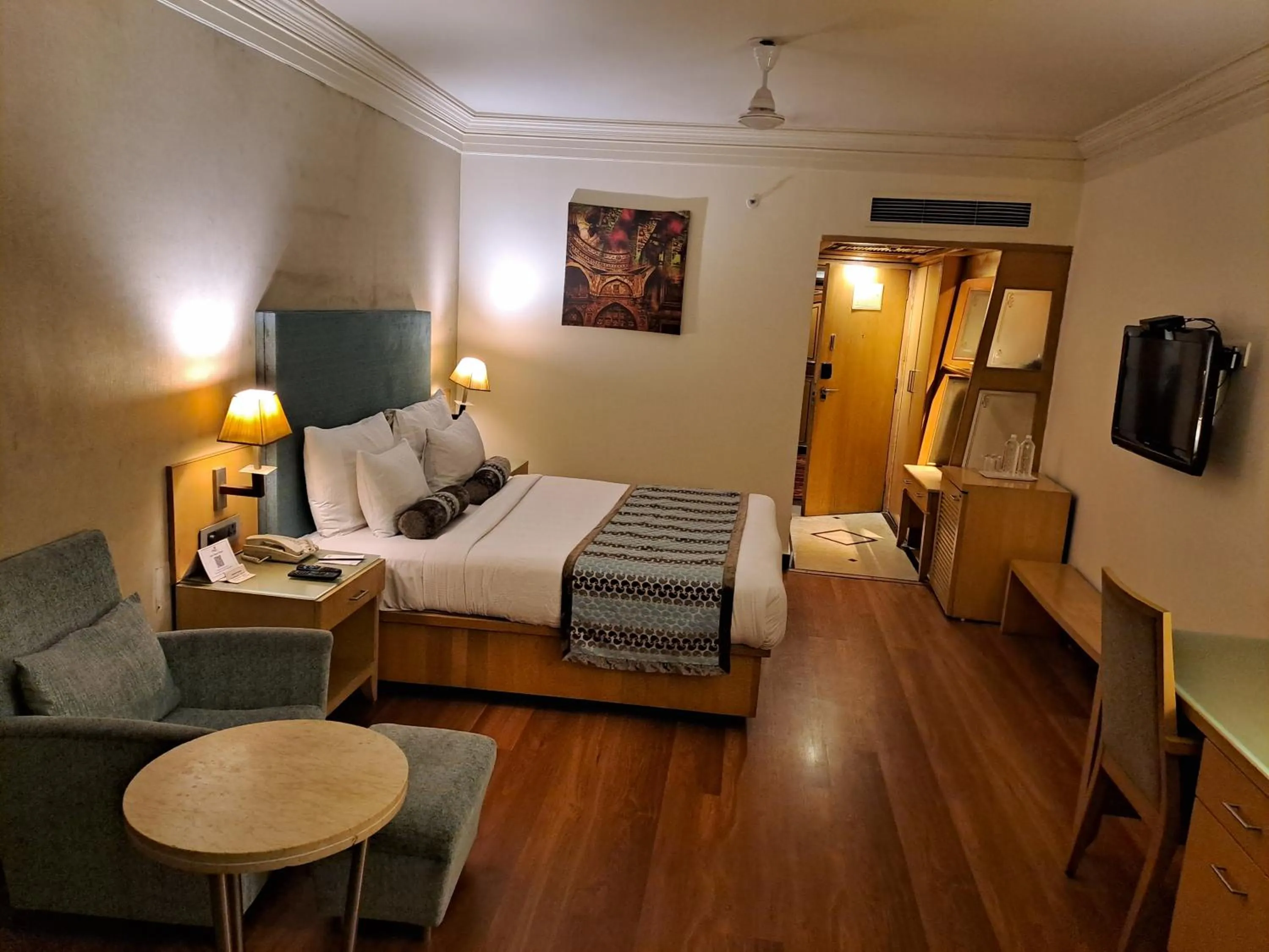 Bed in The Pride Hotel, Nagpur