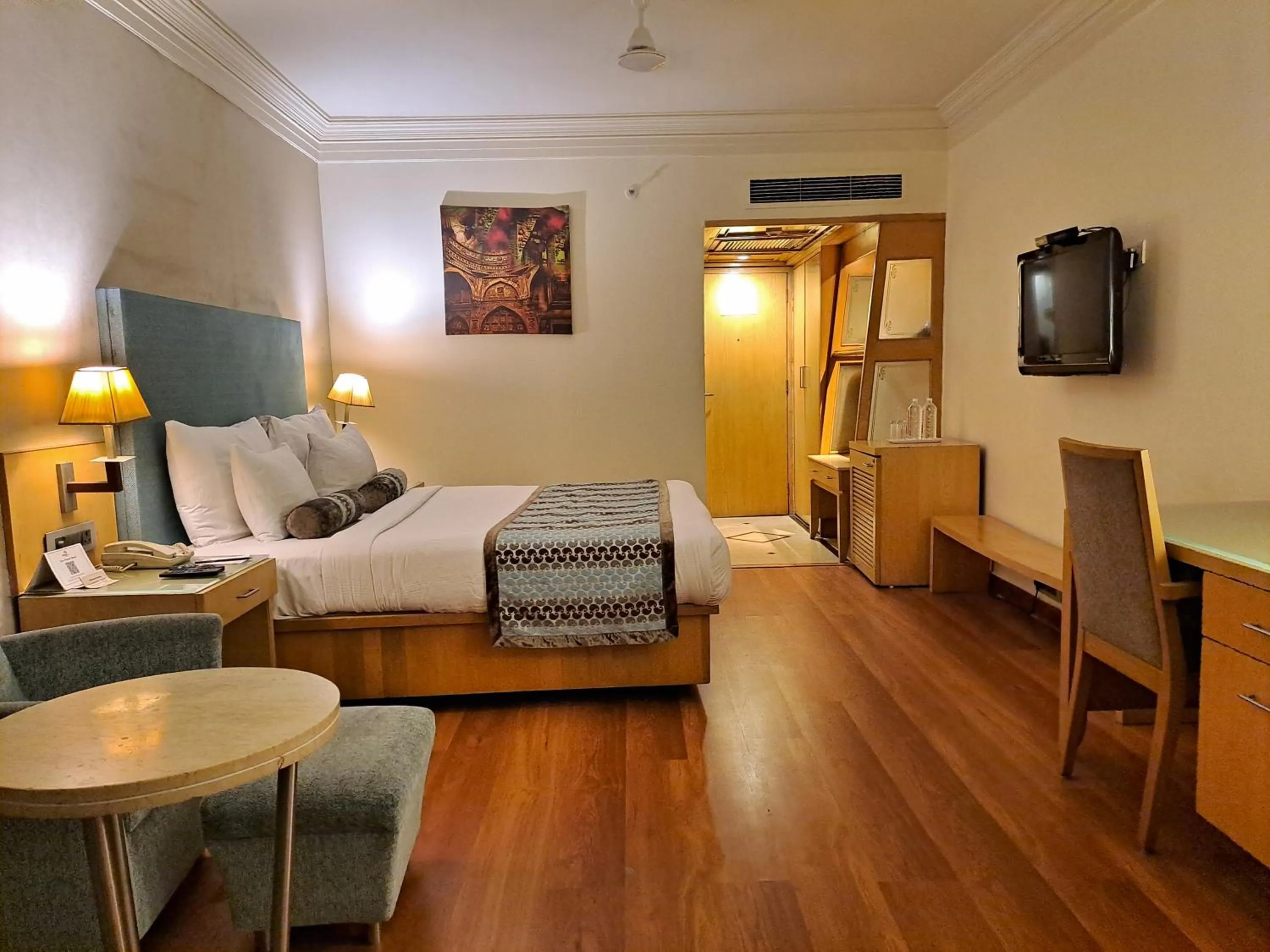 Bed in The Pride Hotel, Nagpur