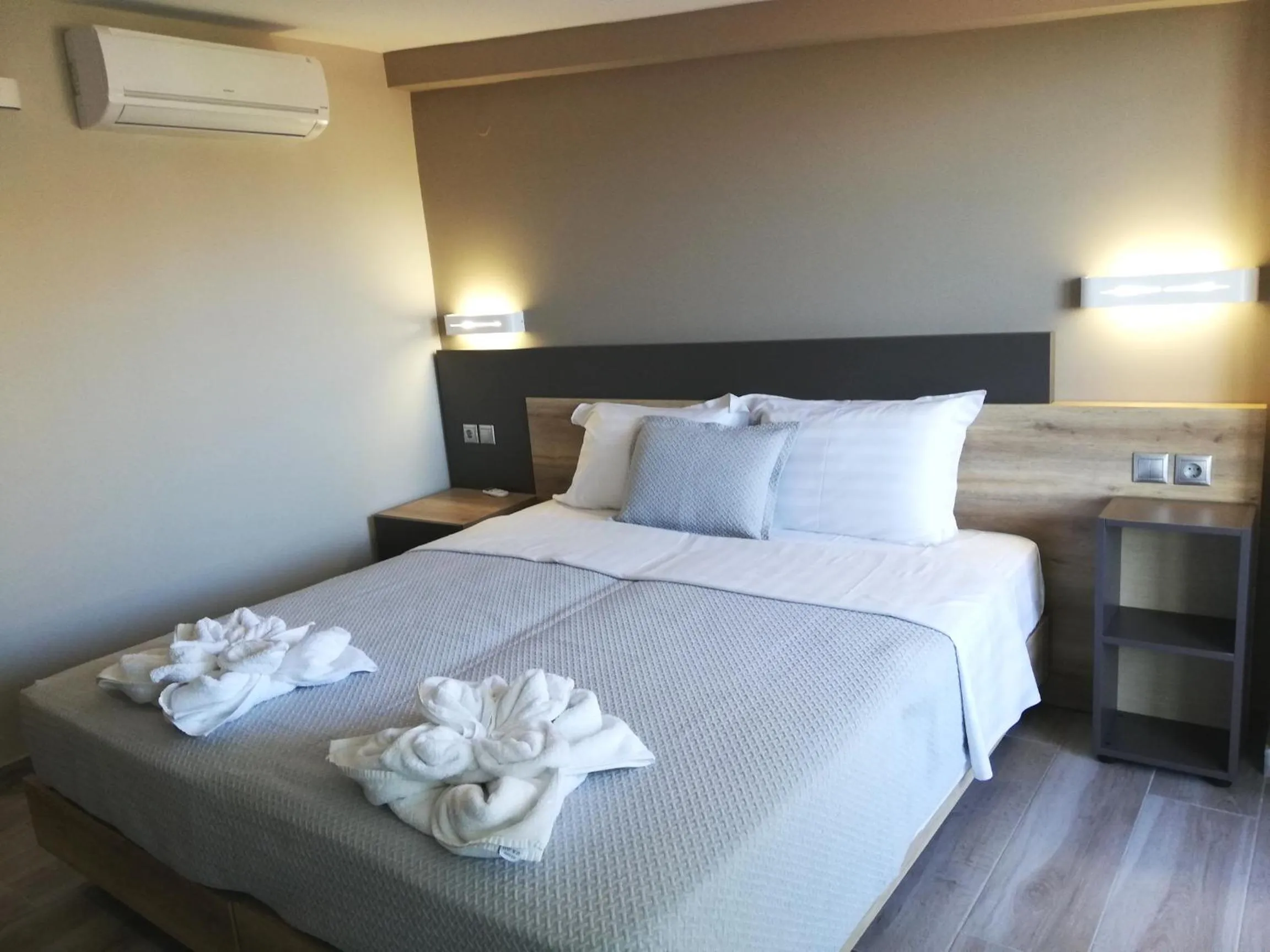 Bedroom, Bed in Riviera Olympus Gods