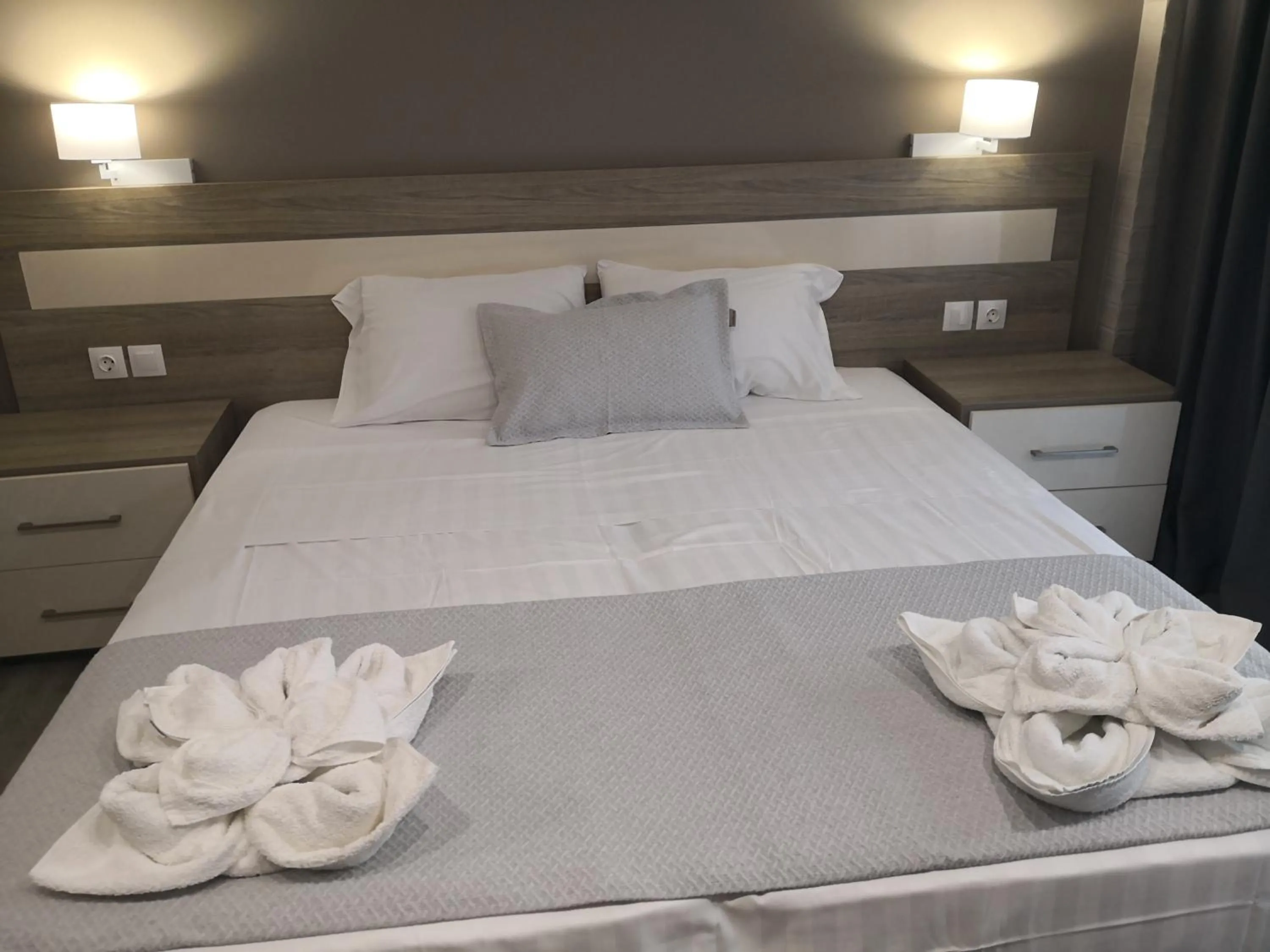 Bedroom, Bed in Riviera Olympus Gods