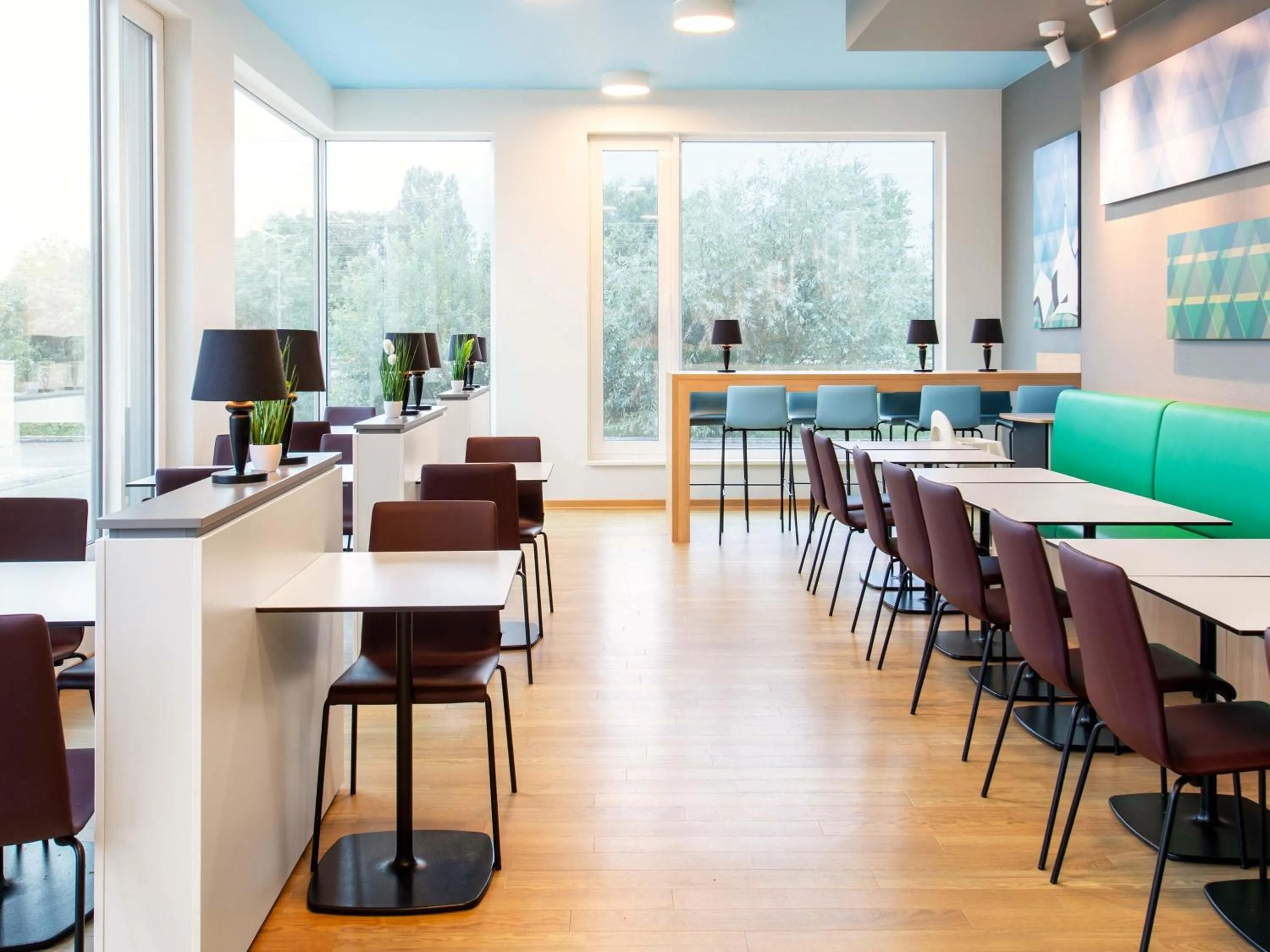 Lounge or bar in B&B Hotel Rosenheim