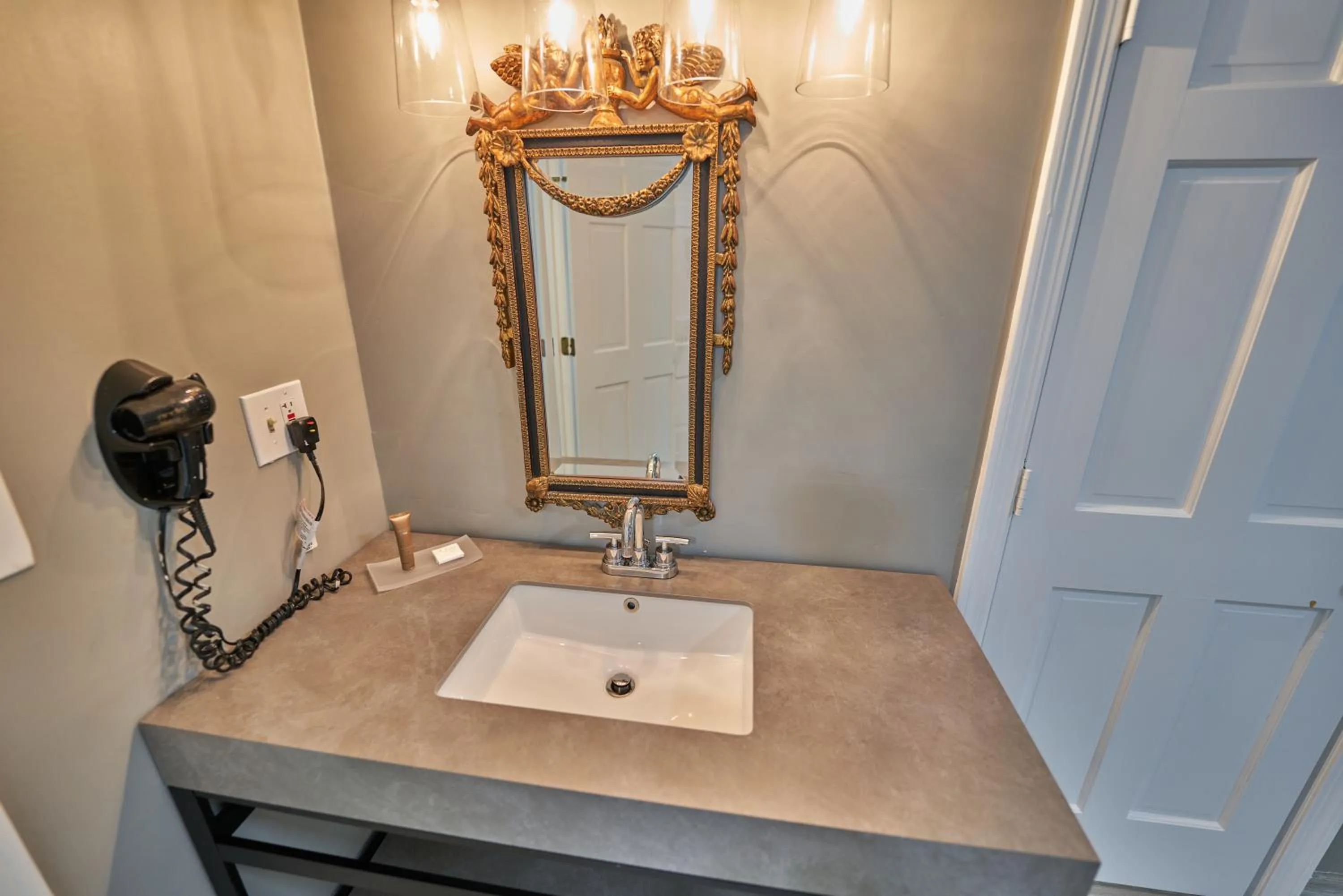 Bathroom in Hyannis Plaza Hotel