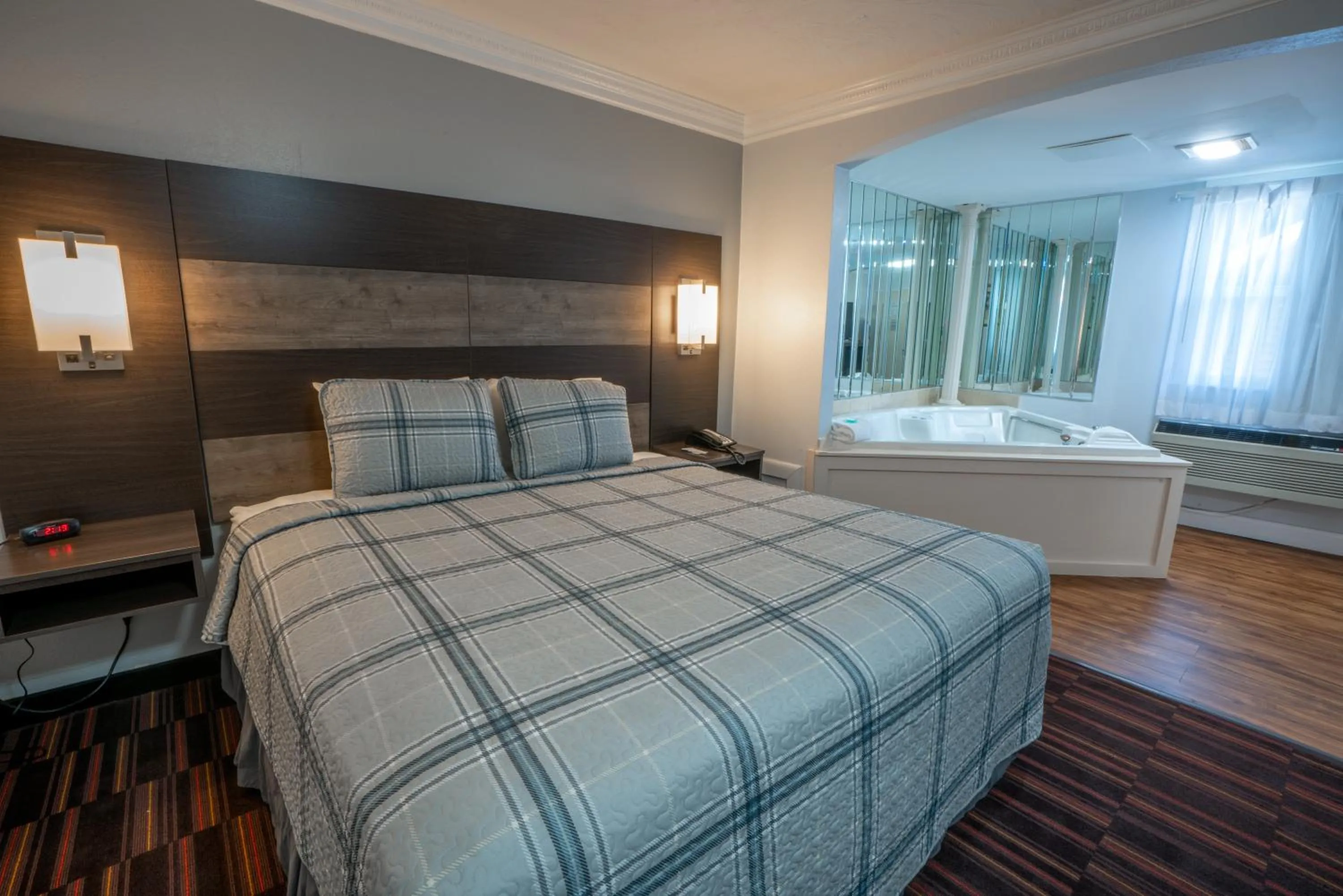 Photo of the whole room, Bed in Hyannis Plaza Hotel