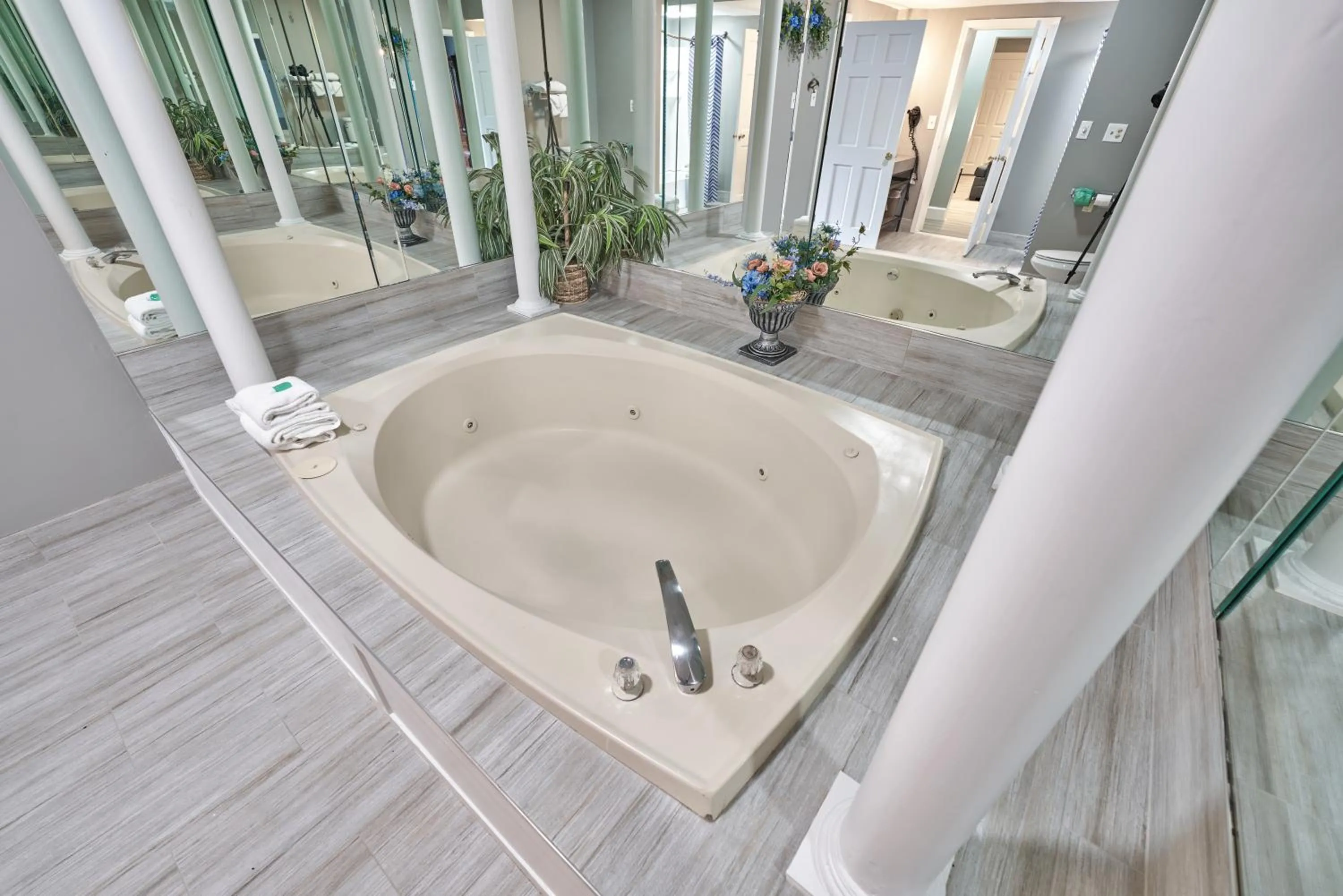 Hot Tub in Hyannis Plaza Hotel