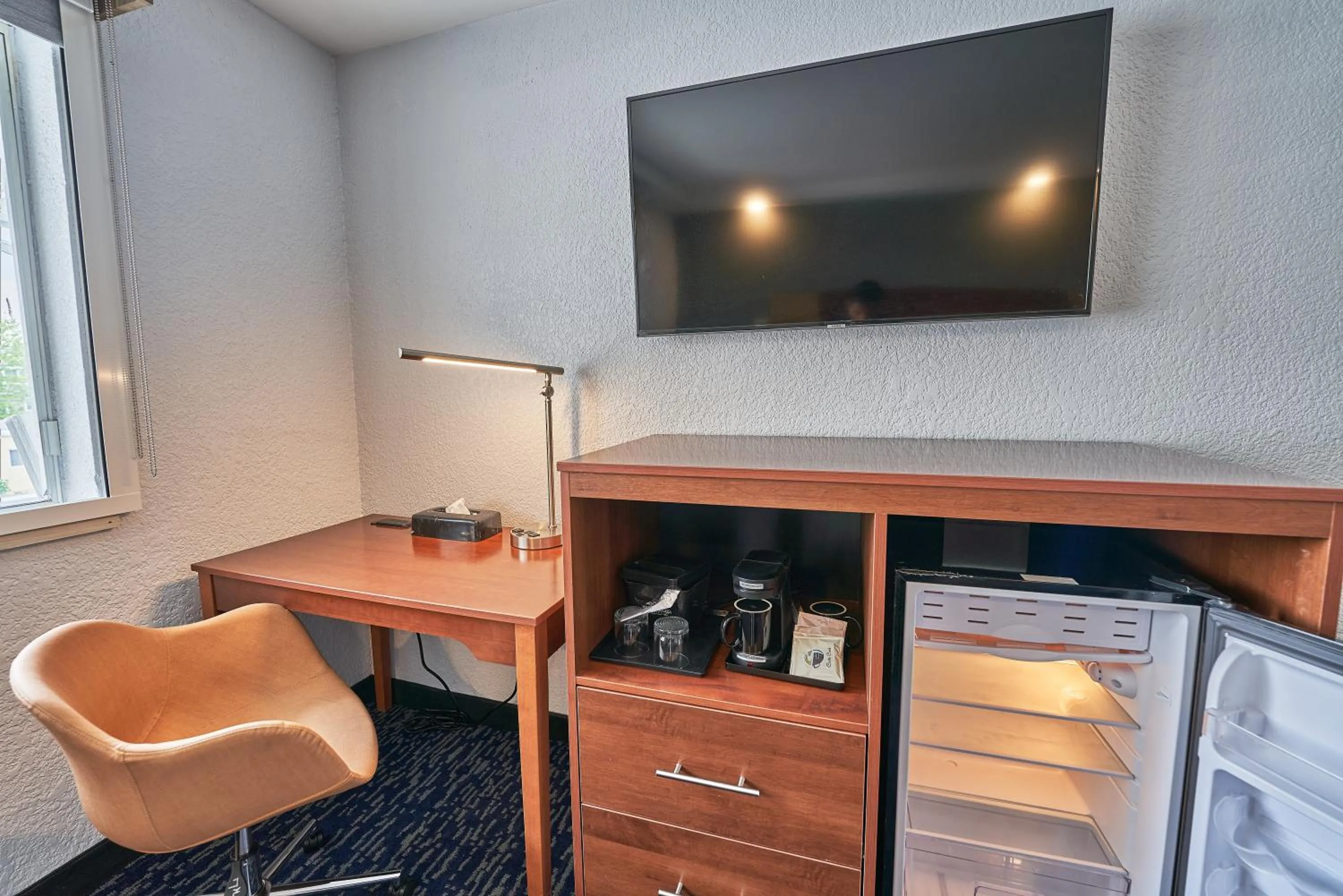 Coffee/tea facilities in Hyannis Plaza Hotel