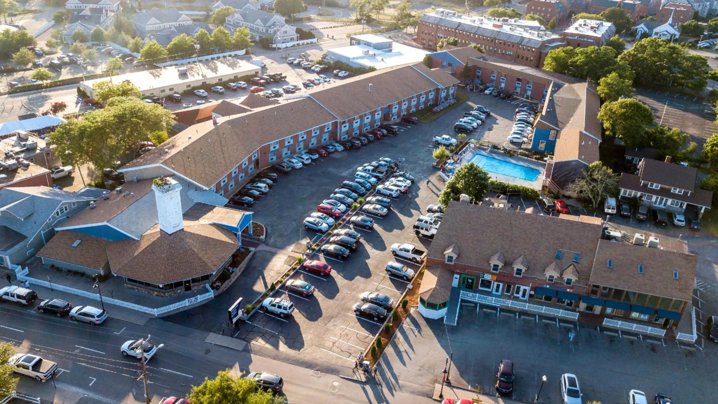 Property building in Hyannis Plaza Hotel