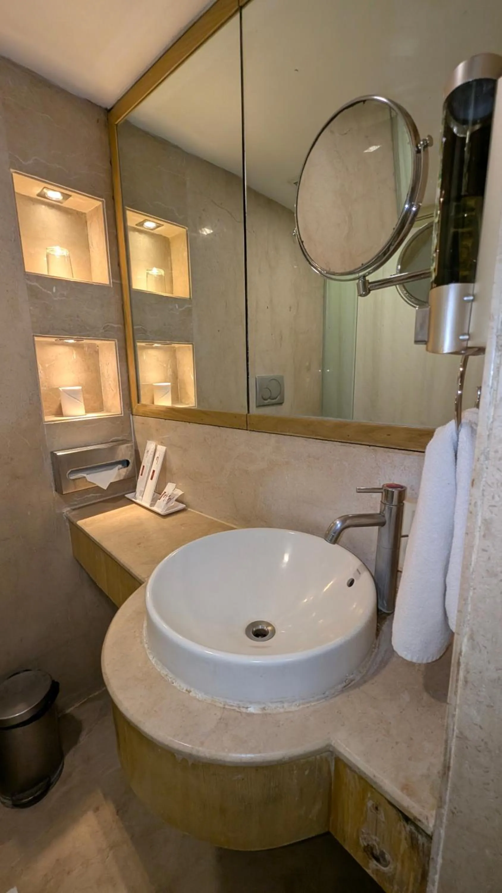 dishwasher in Pride Hotel, Chennai