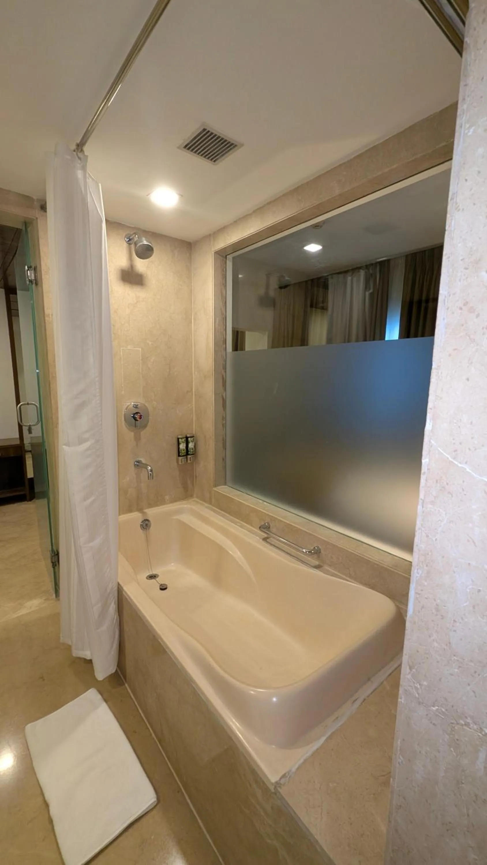 Public Bath in Pride Hotel, Chennai