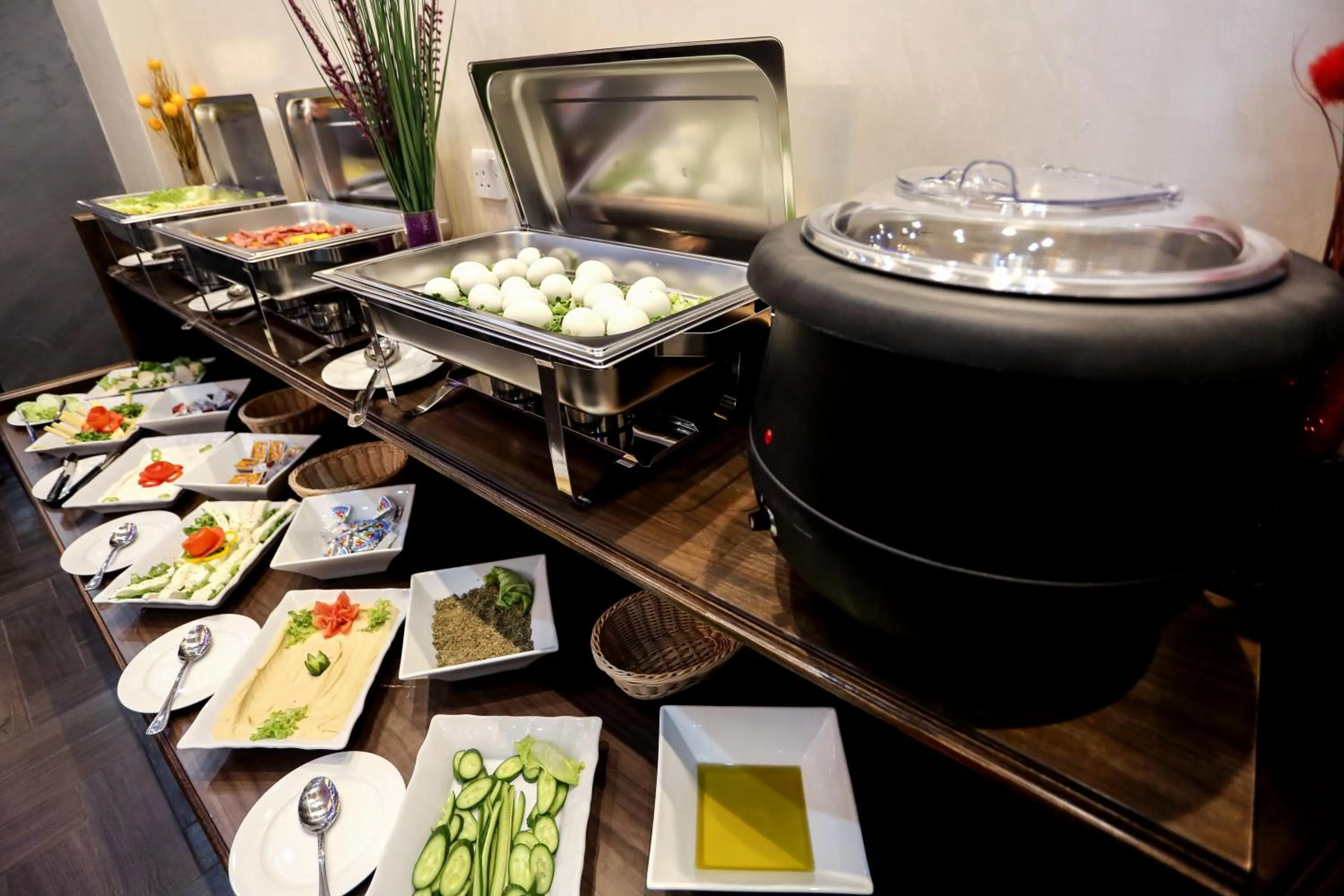 Restaurant/places to eat in 7Boys Hotel