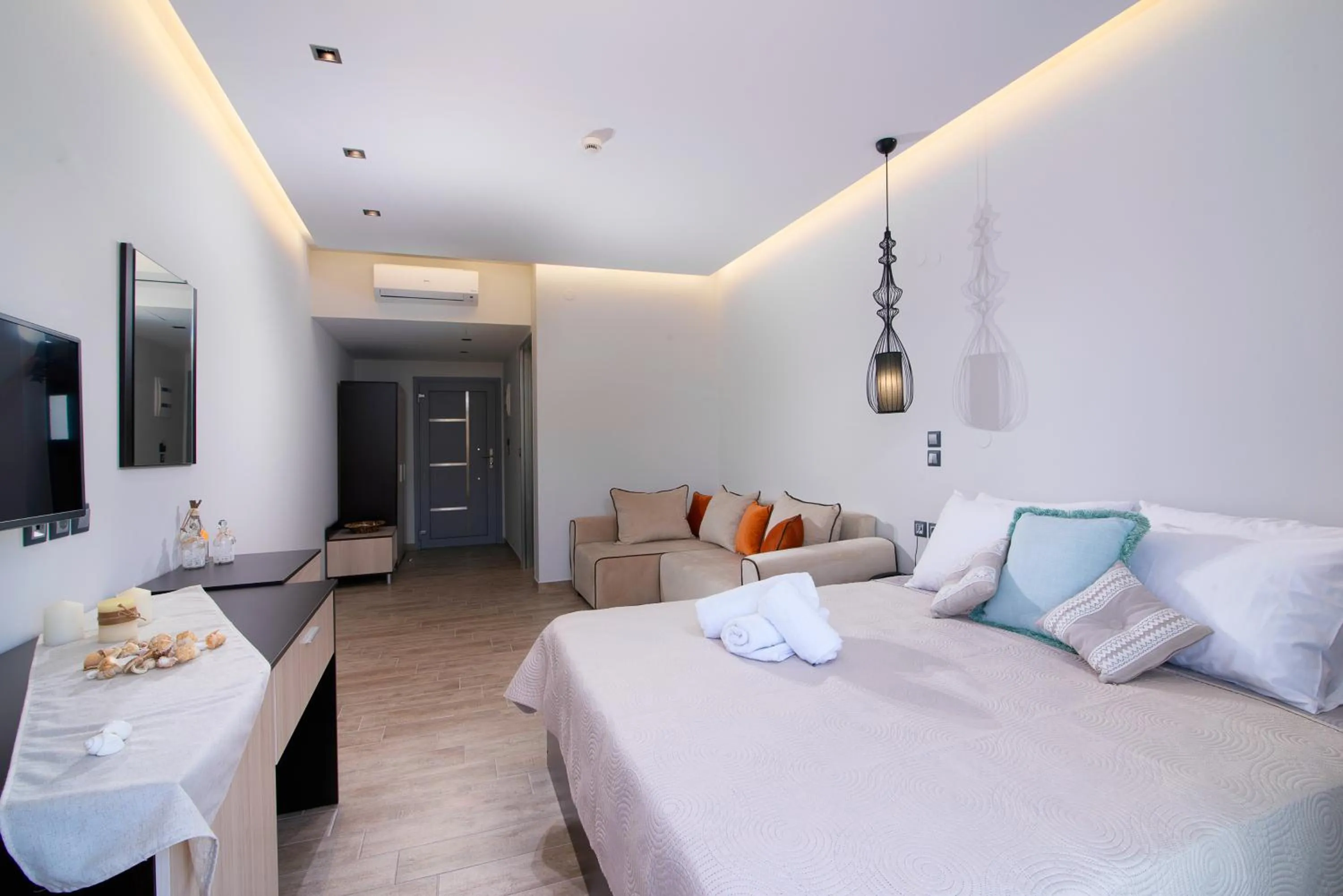 Decorative detail, Bed in The Dome Luxury