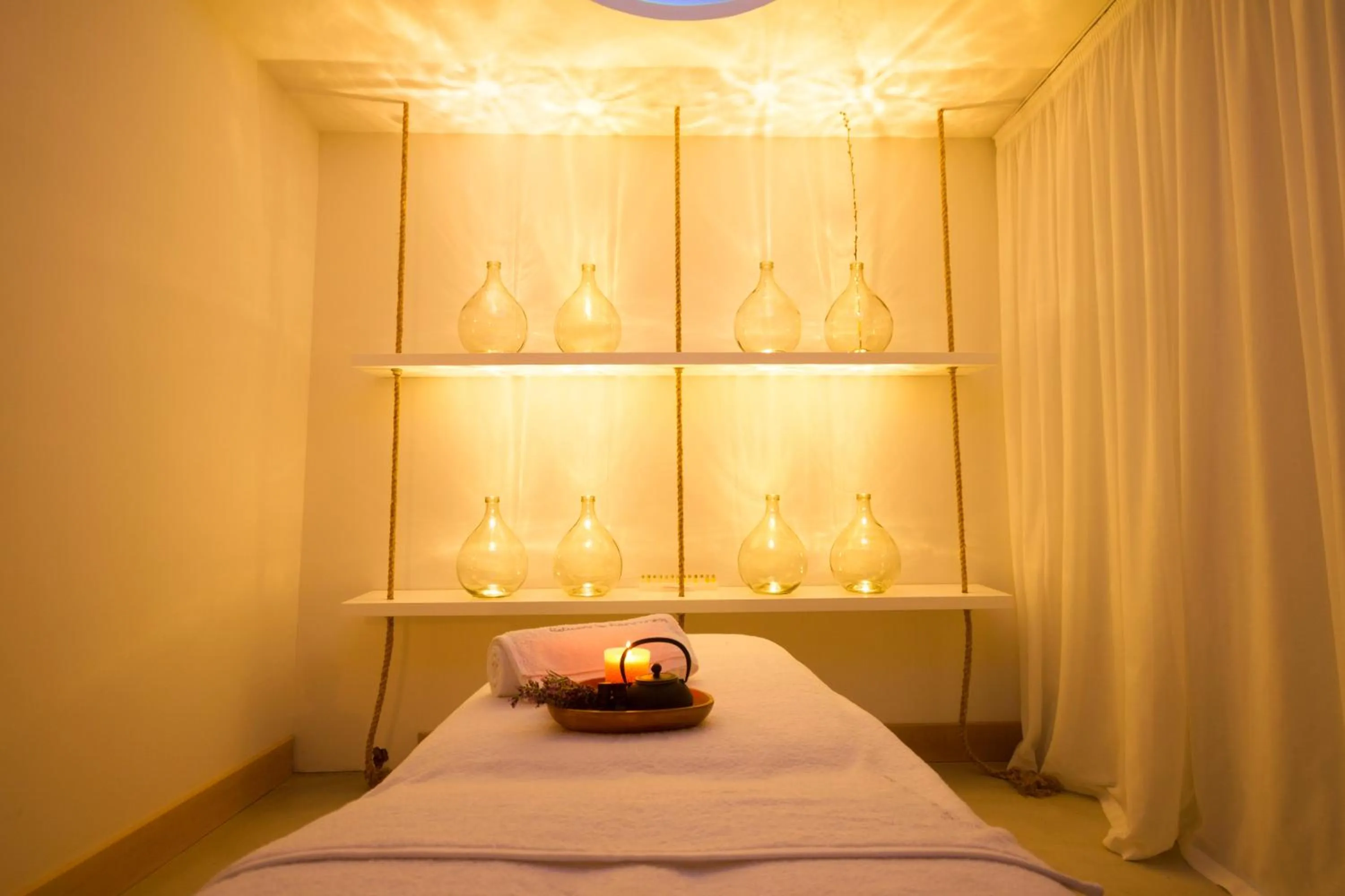 Massage, Bed in Aelia Wellness Retreat