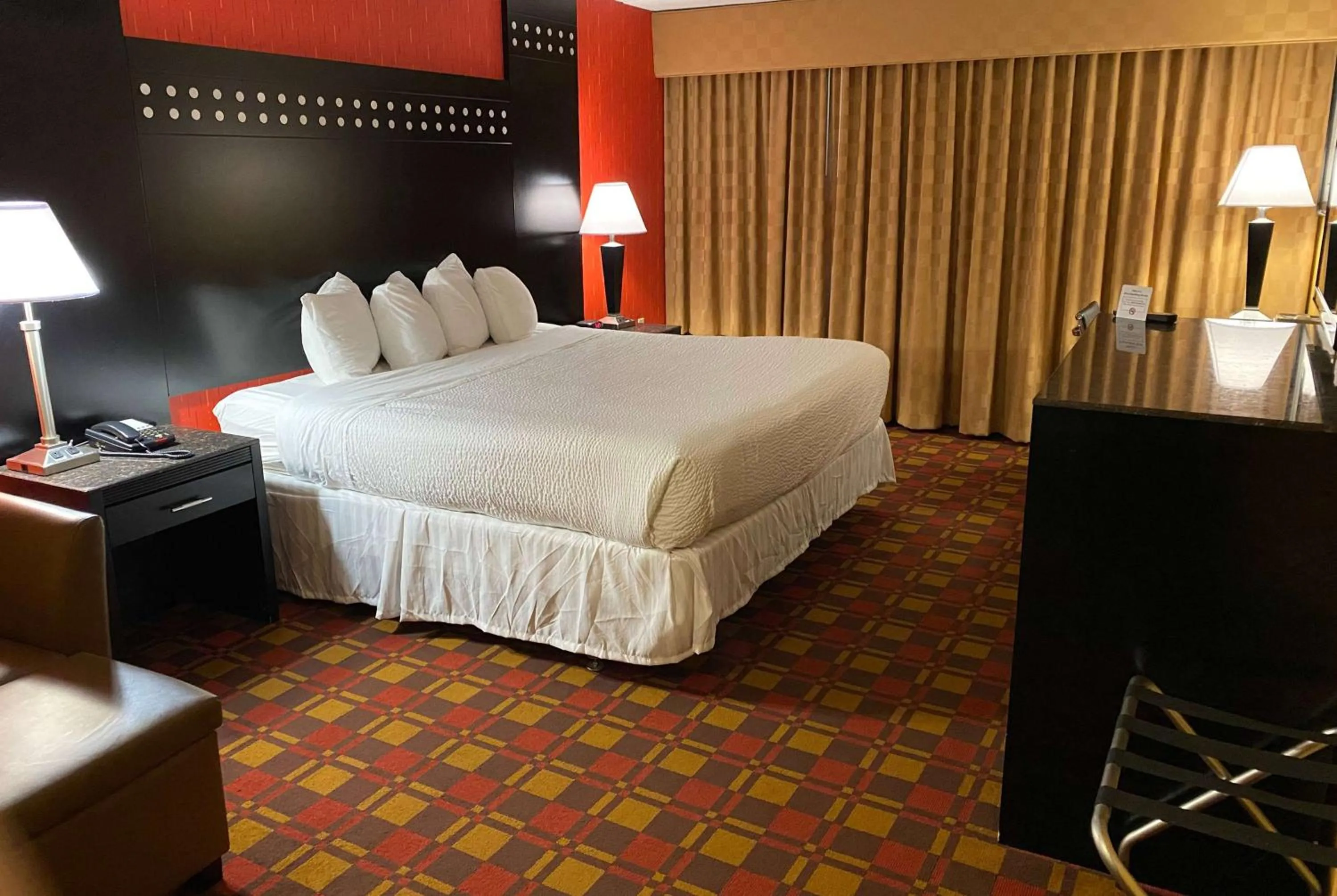 Photo of the whole room, Bed in Ramada by Wyndham Rochelle Park Near Paramus