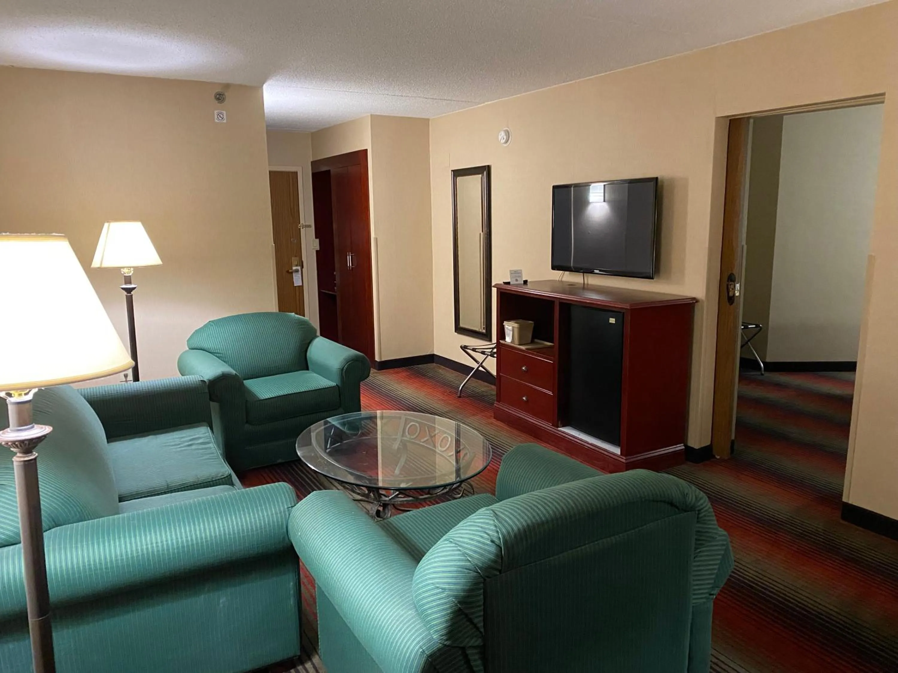 Living room in Ramada by Wyndham Rochelle Park Near Paramus