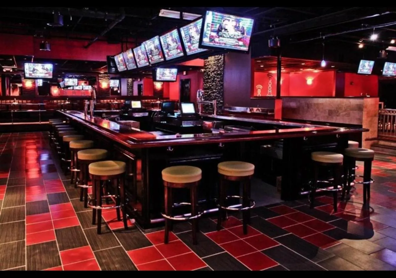 Lounge or bar in Ramada by Wyndham Rochelle Park Near Paramus