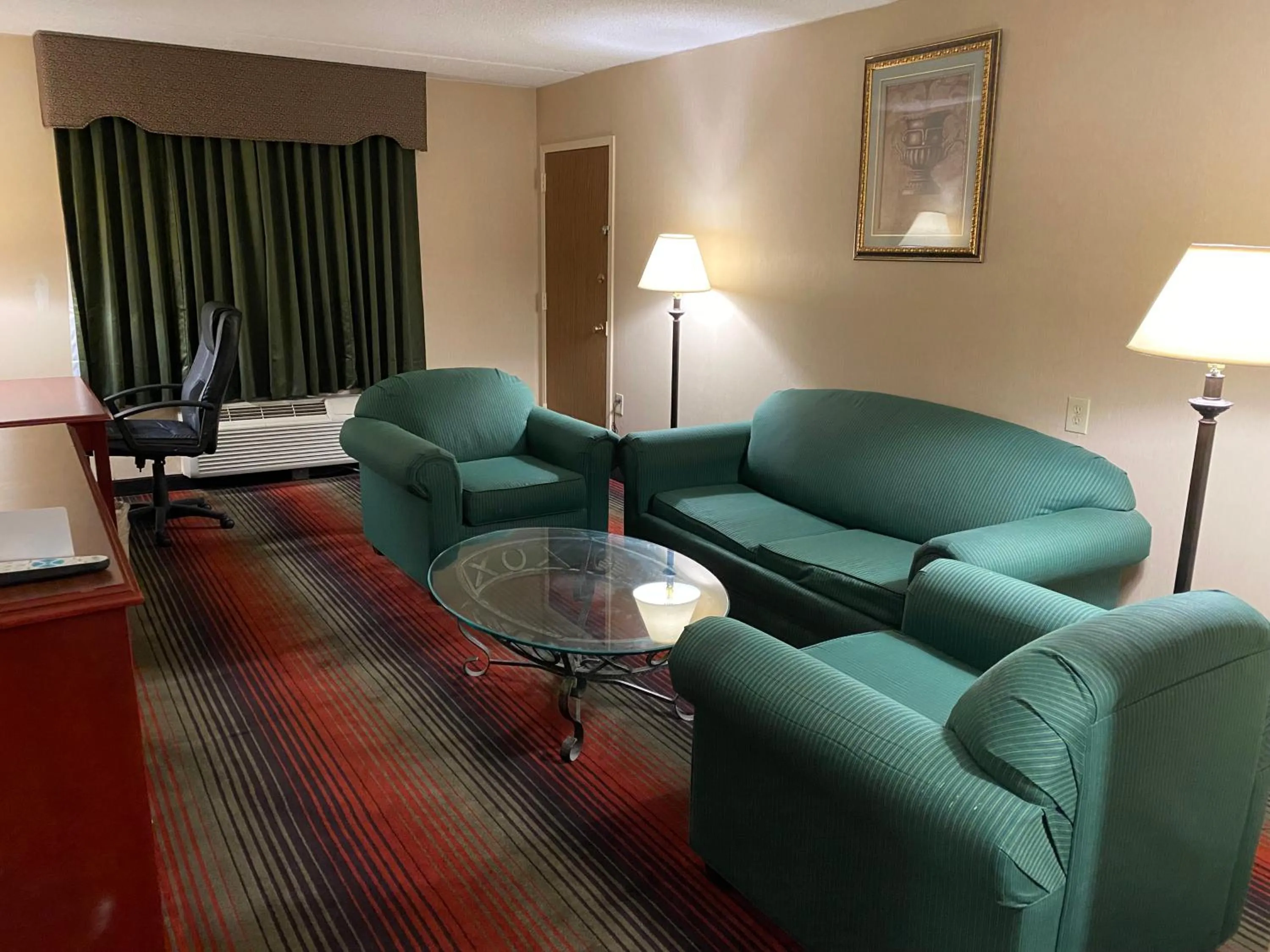 Living room in Ramada by Wyndham Rochelle Park Near Paramus