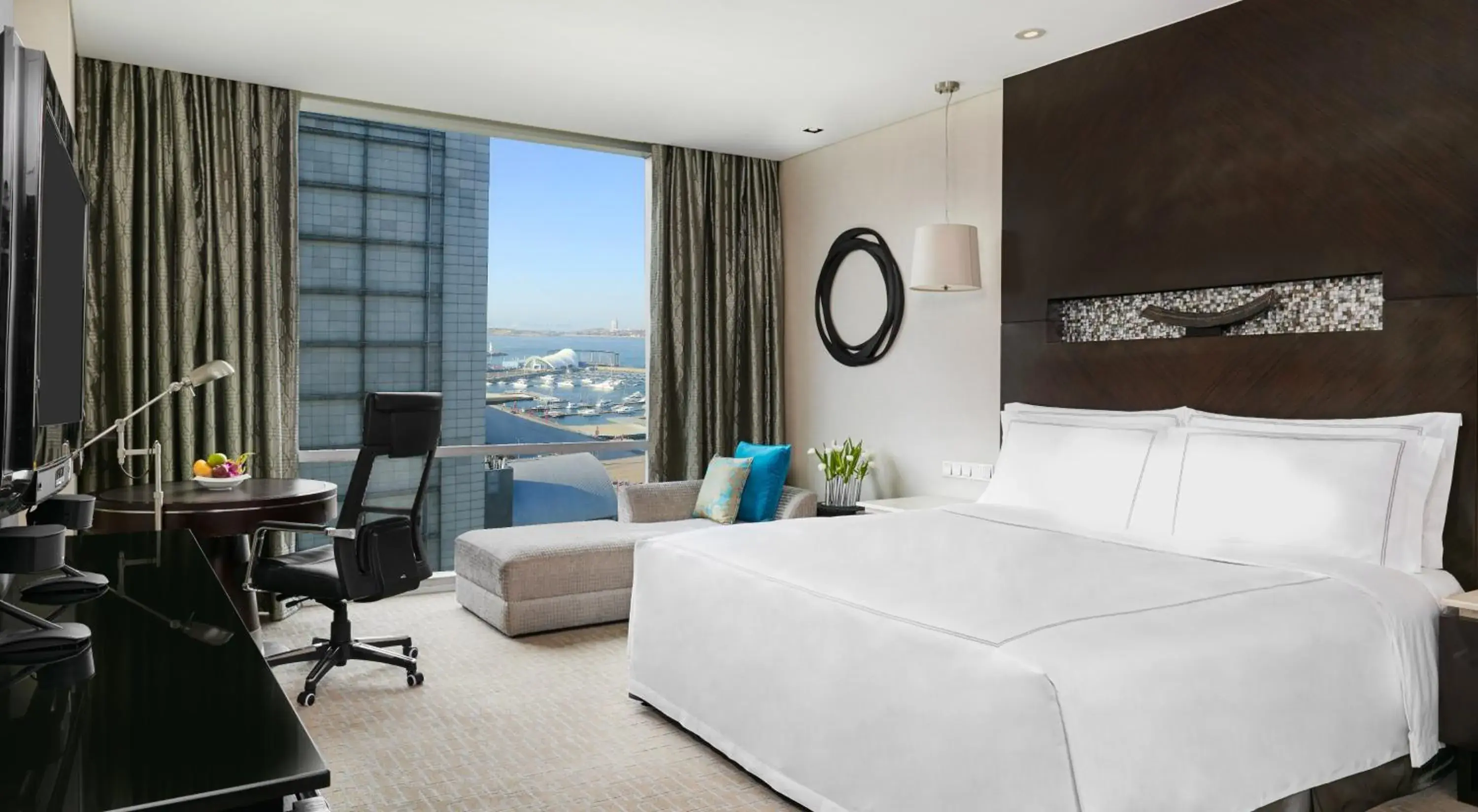 Classic King Room with Ocean View inclusive First Round Mini Bar in InterContinental Qingdao by IHG l Inside the Olympic Sailing Center l May Fourth Square Classic King Room with Ocean View inclusive First Round Mini Bar in InterContinental Qingdao by IHG l Inside the Olympic Sailing Center l May Fourth Square