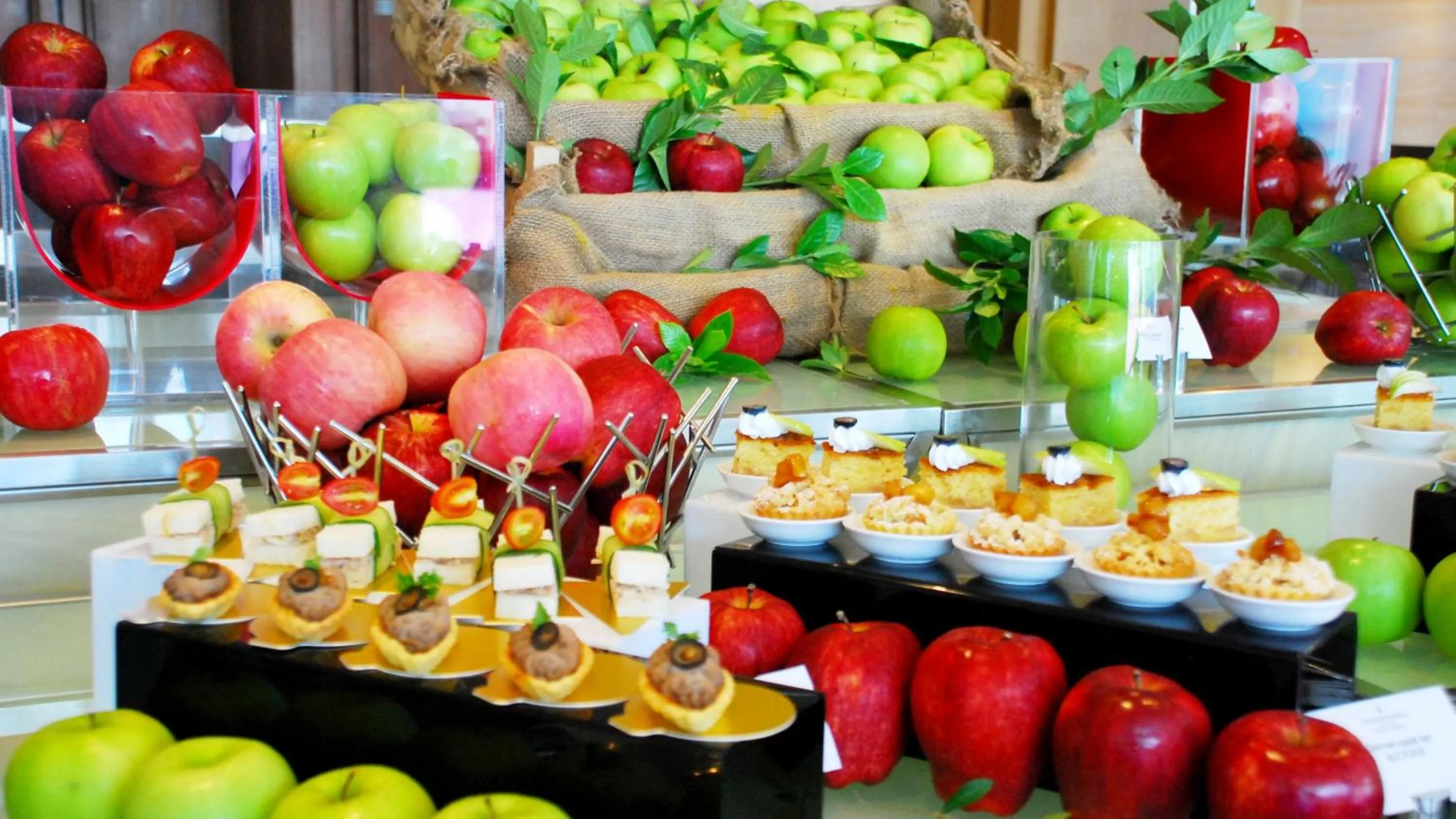 Meeting/conference room in InterContinental Qingdao by IHG l Inside the Olympic Sailing Center l May Fourth Square