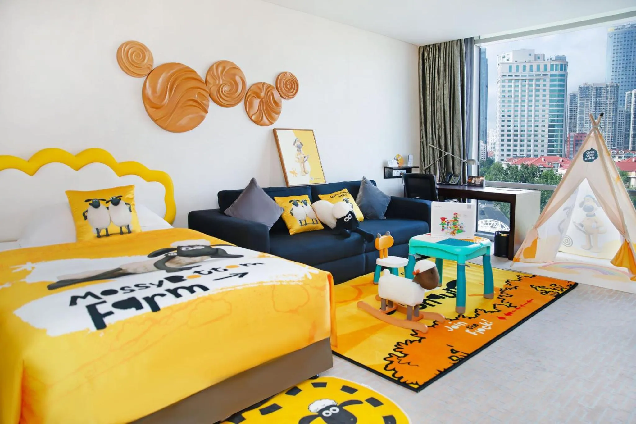 Photo of the whole room, Bed in InterContinental Qingdao by IHG l Inside the Olympic Sailing Center l May Fourth Square