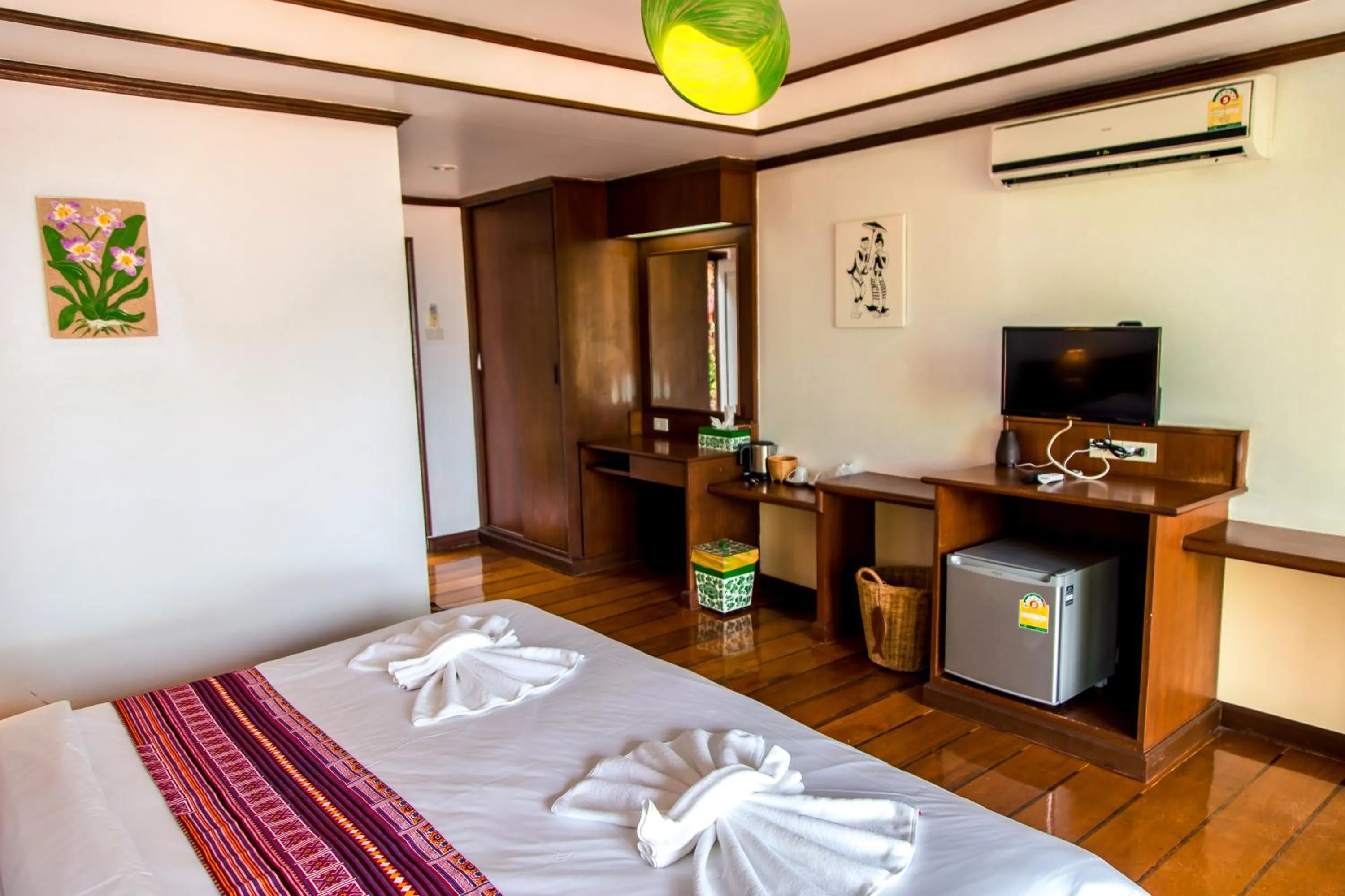 Photo of the whole room, Bed in Zama Resort Koh Phangan