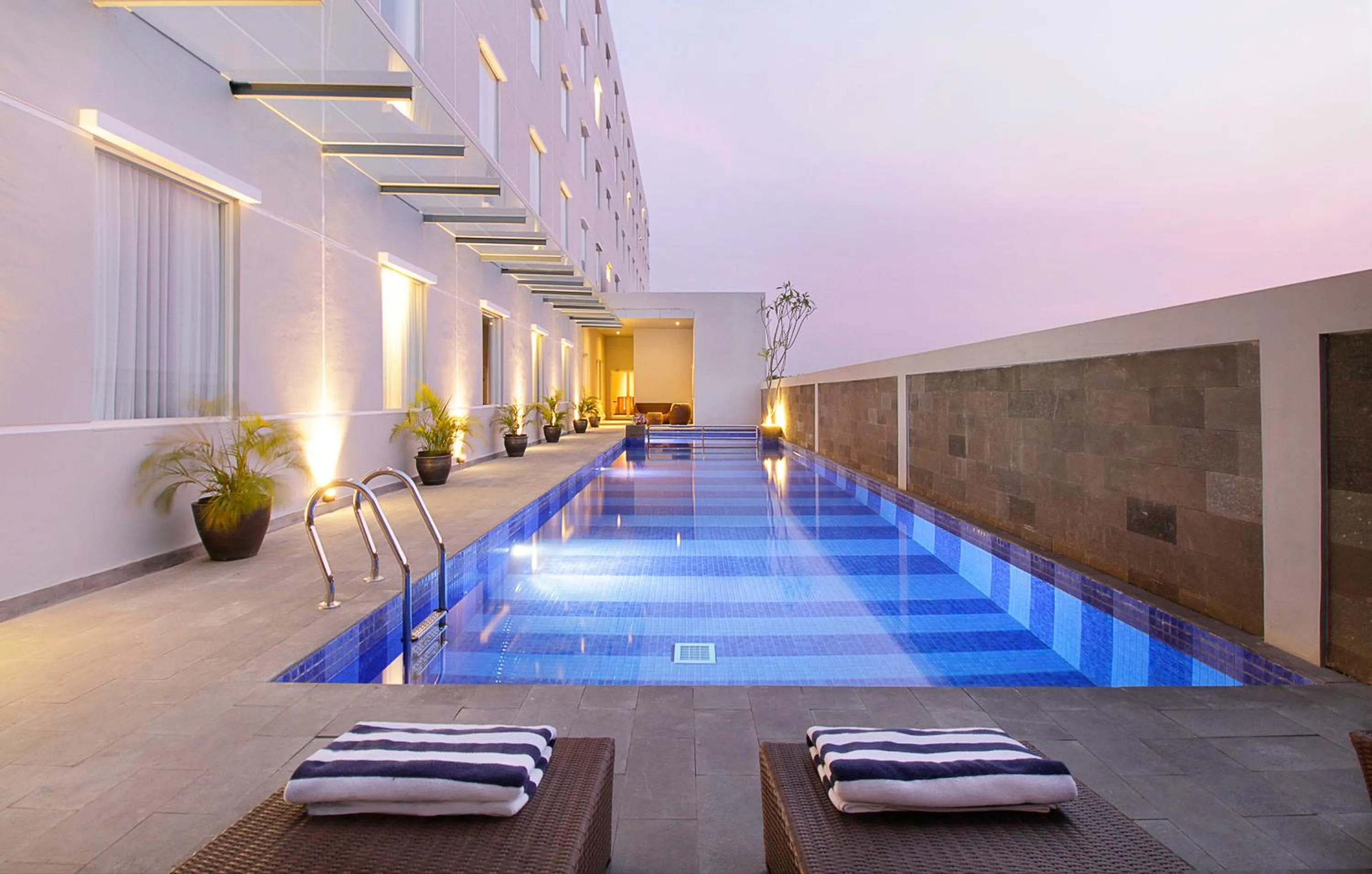 Swimming pool in Swiss-Belinn Airport Surabaya