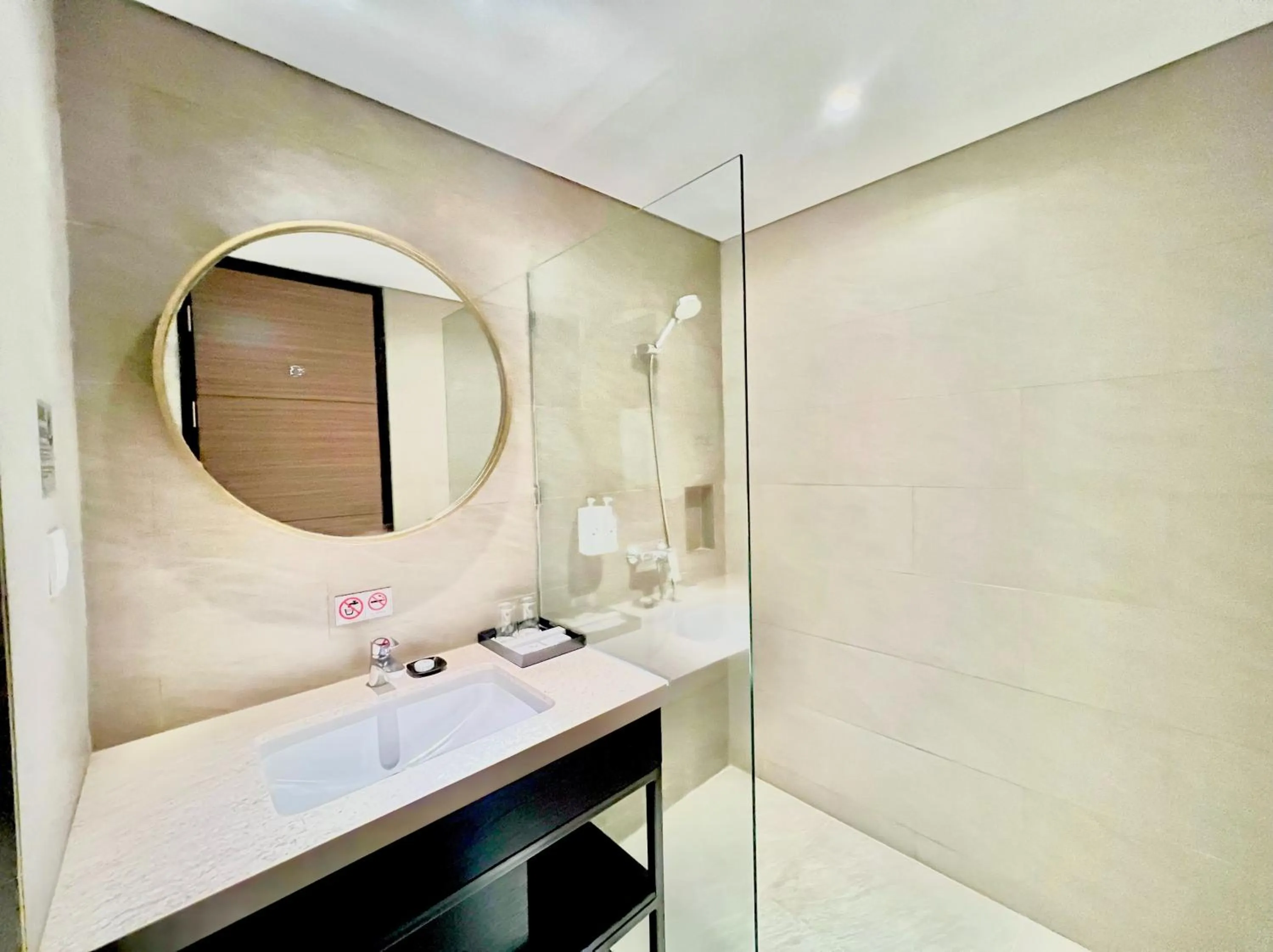 Bathroom in Swiss-Belinn Airport Surabaya